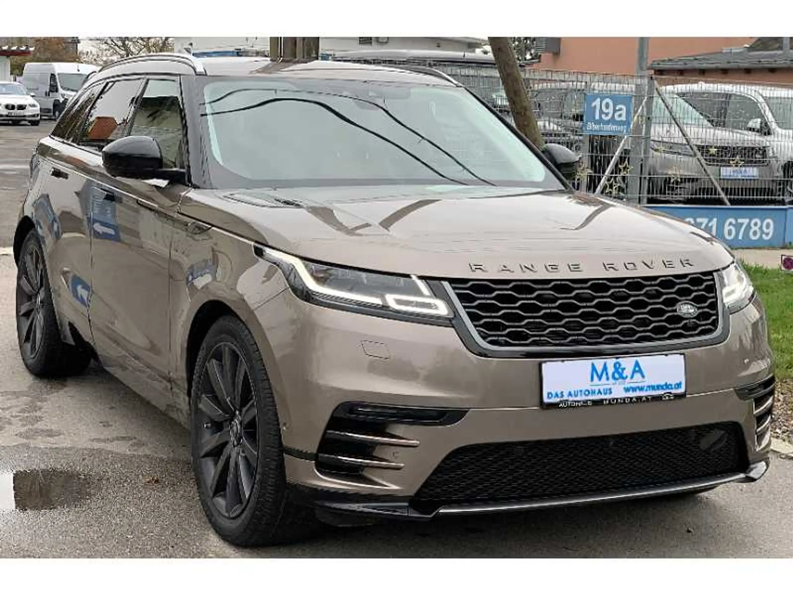 Land Rover - Range Rover Velar