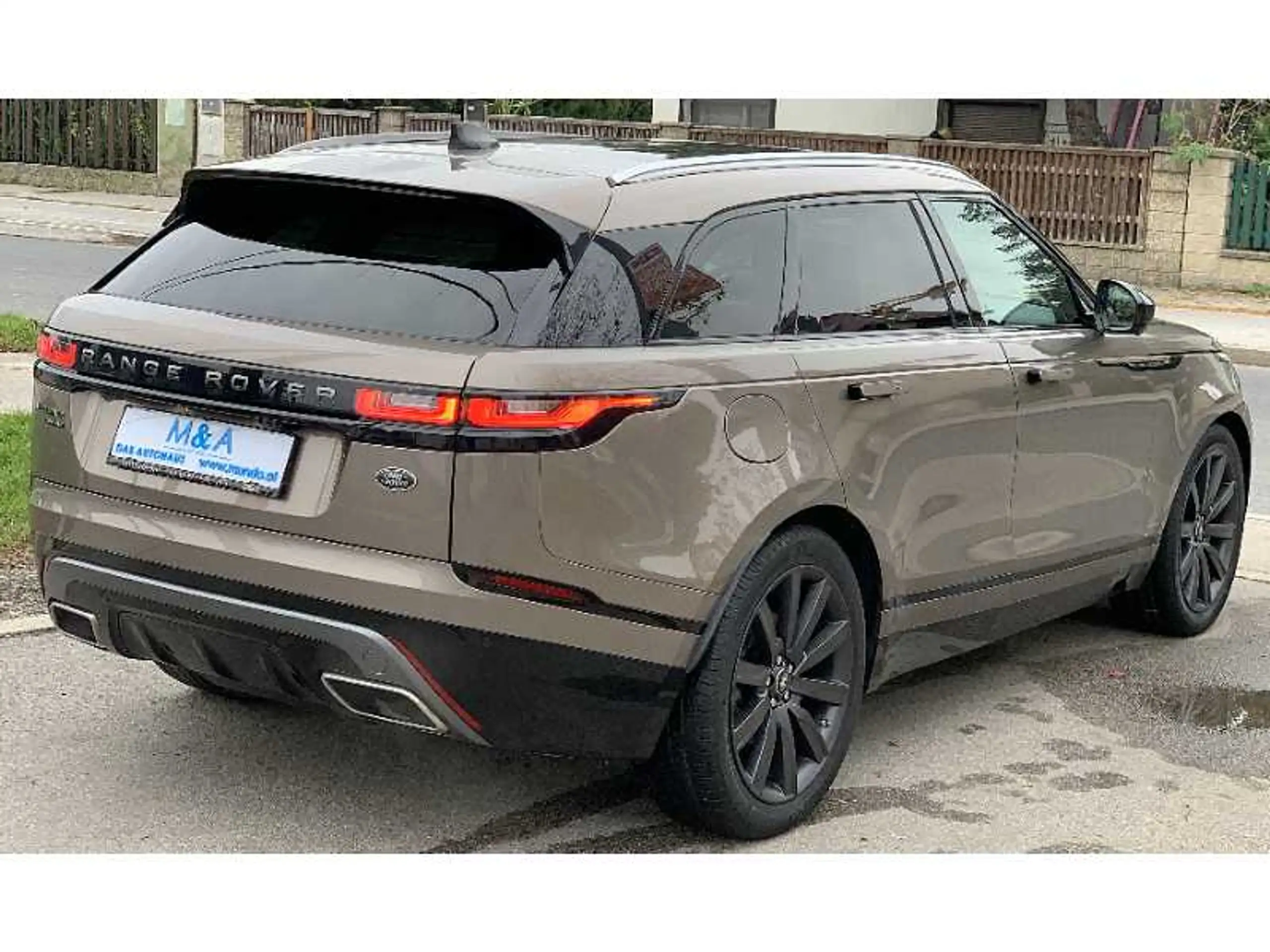 Land Rover - Range Rover Velar