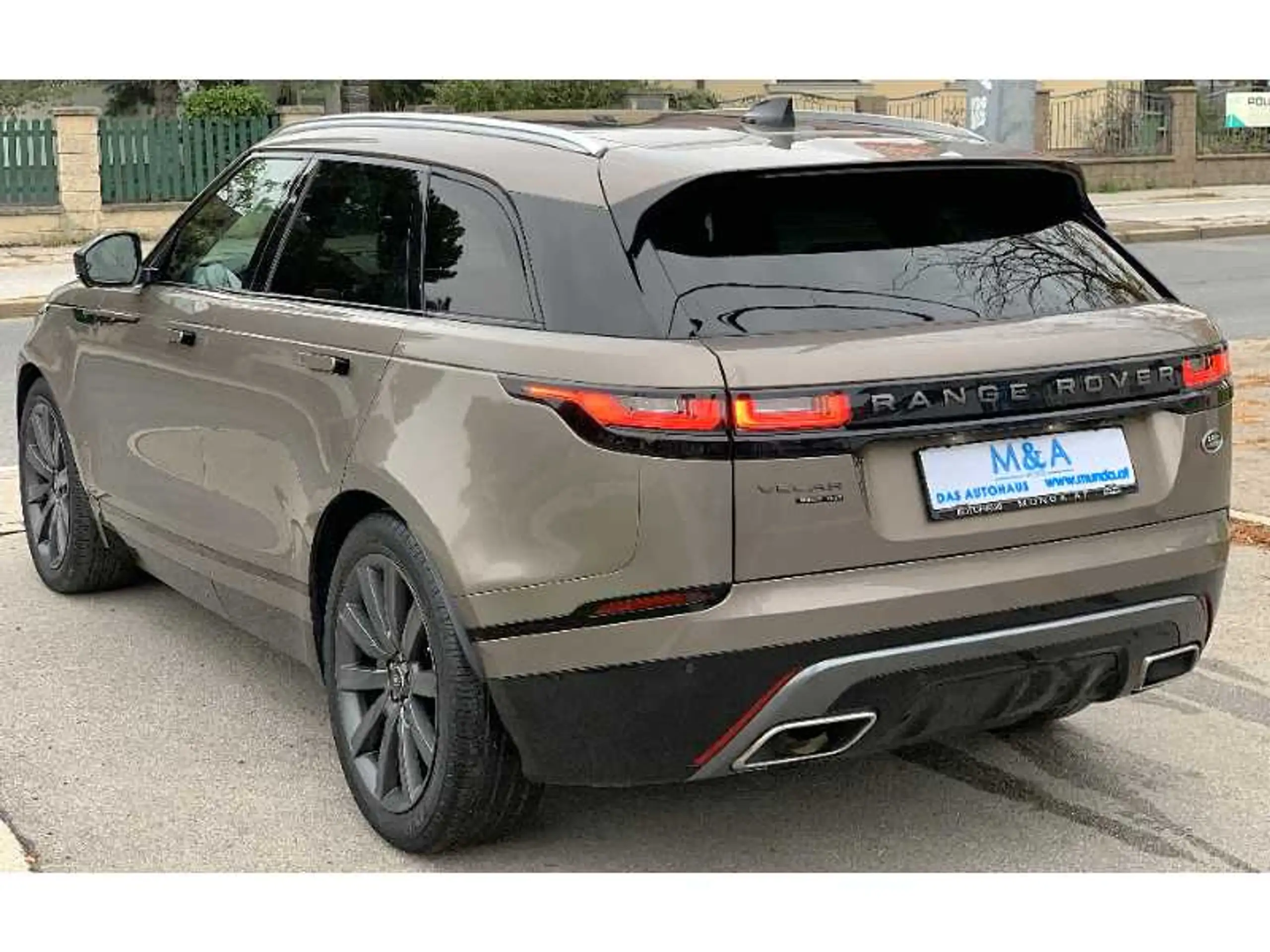 Land Rover - Range Rover Velar