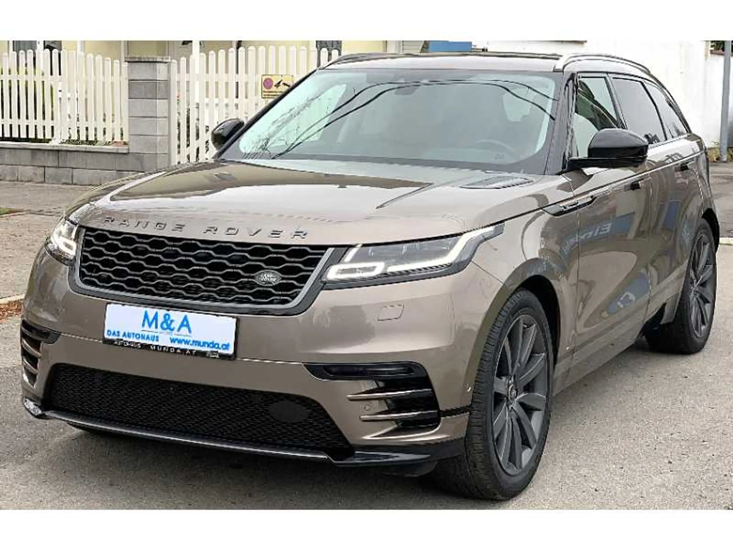 Land Rover - Range Rover Velar