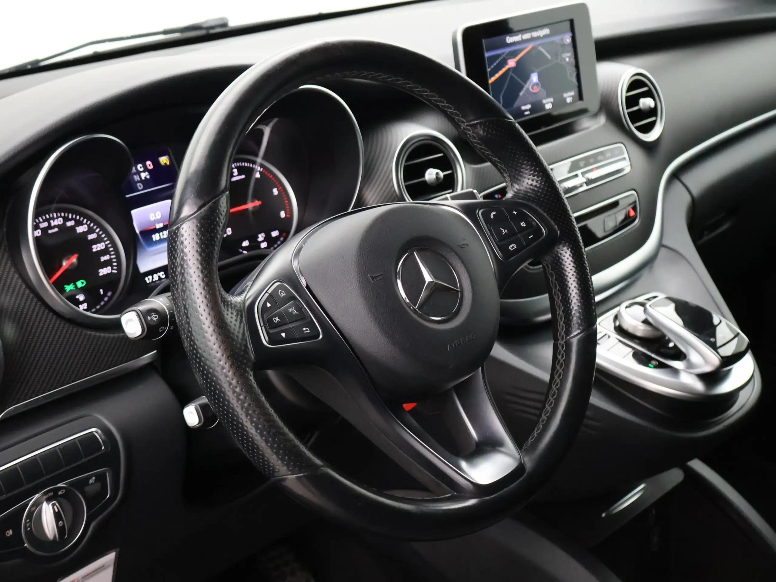 Mercedes-Benz - V 250