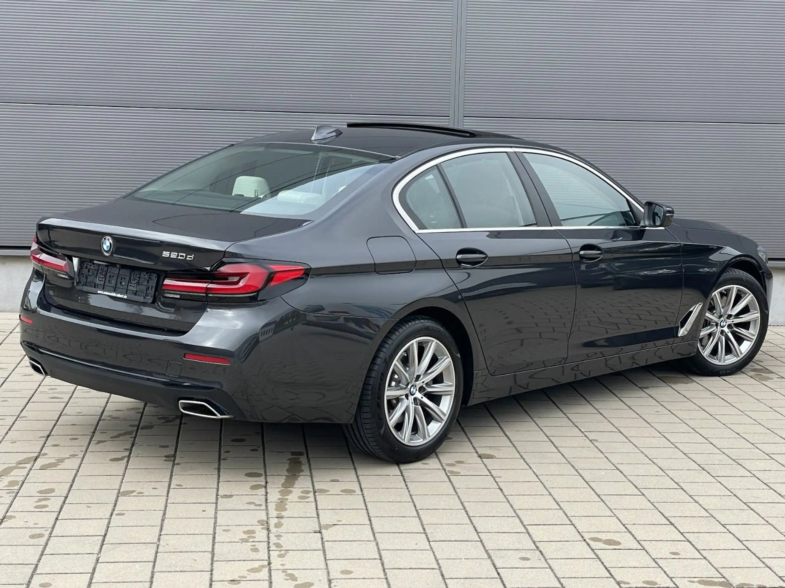 BMW - 520