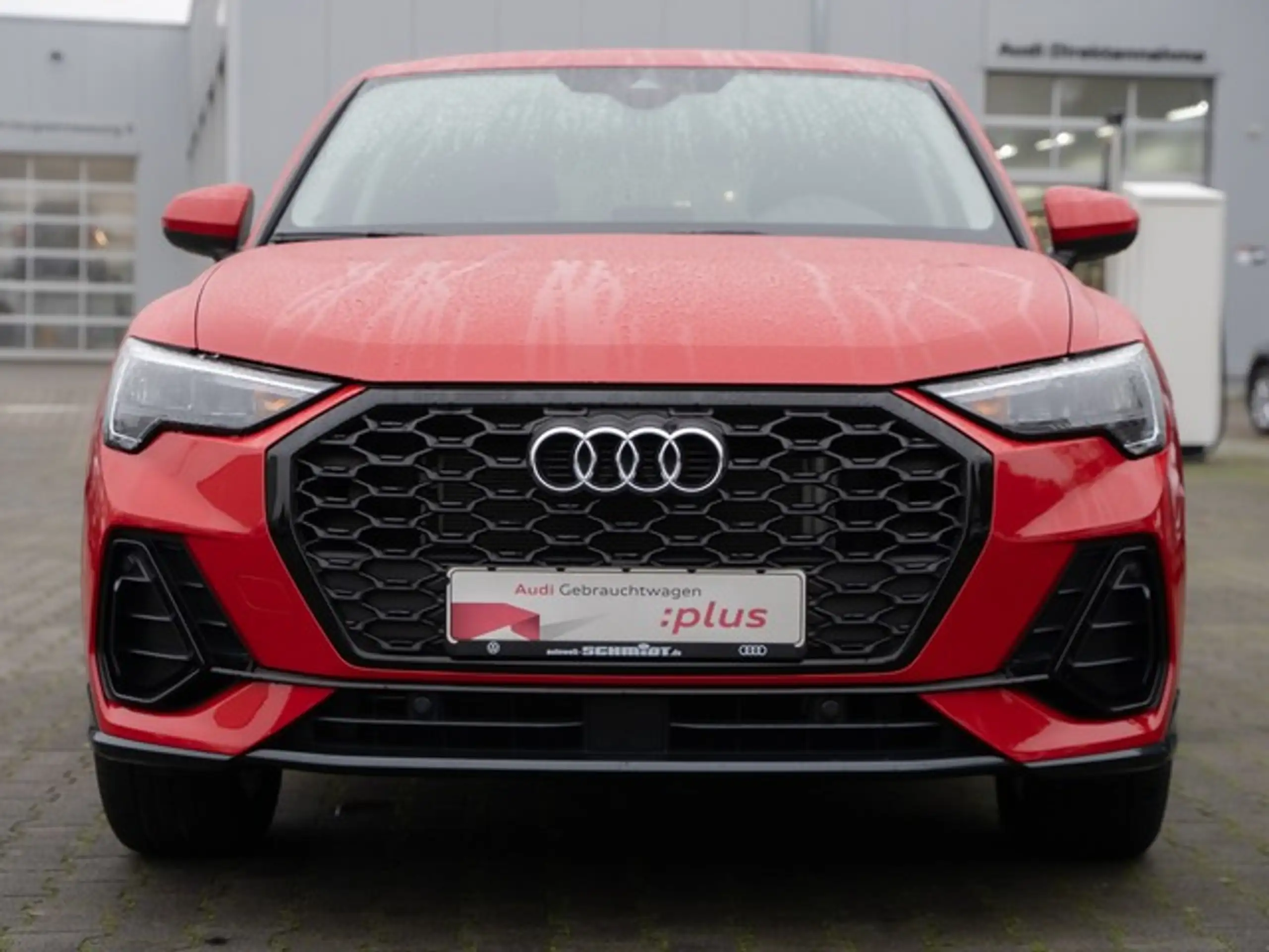 Audi - Q3