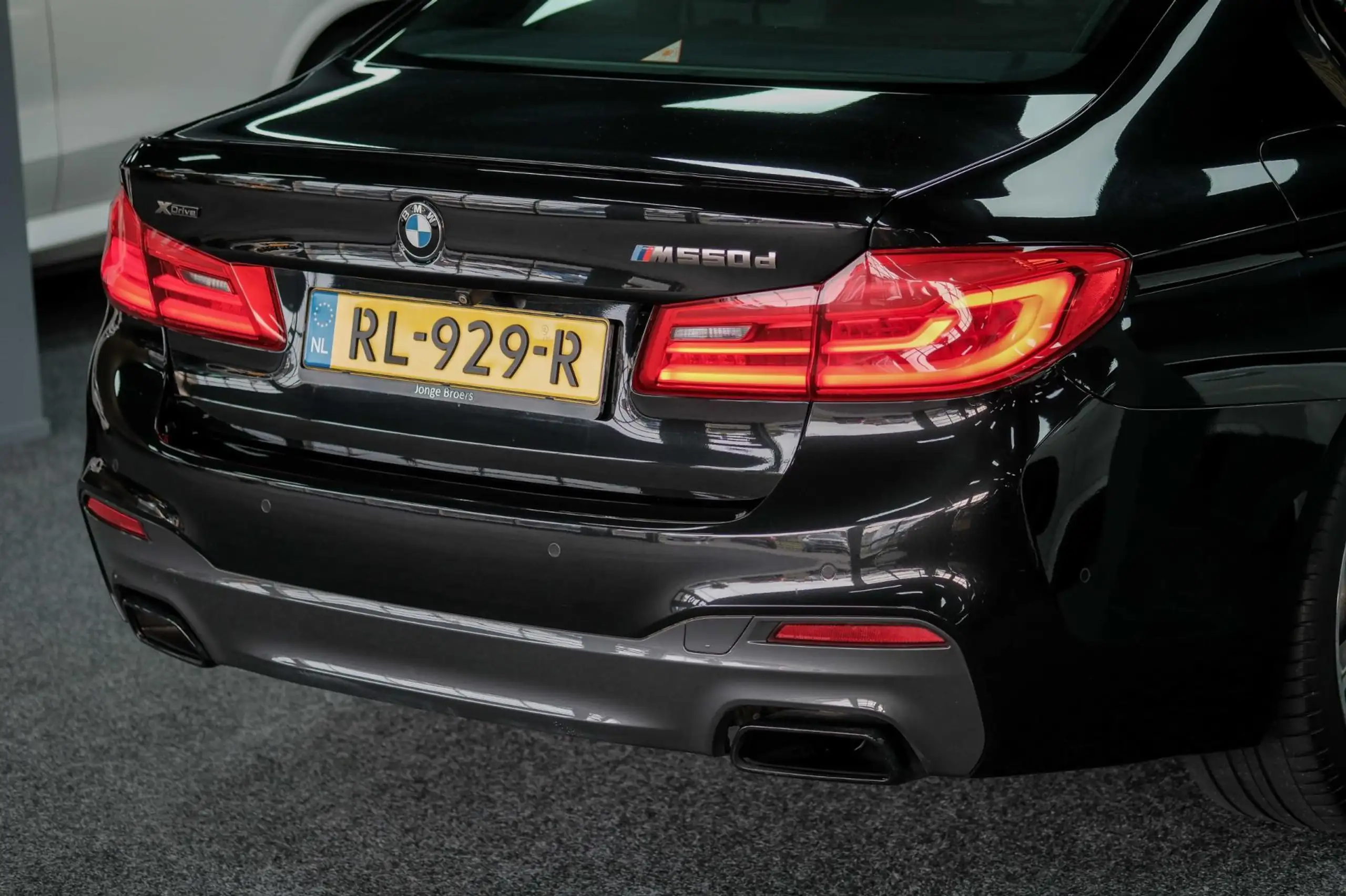 BMW - M550