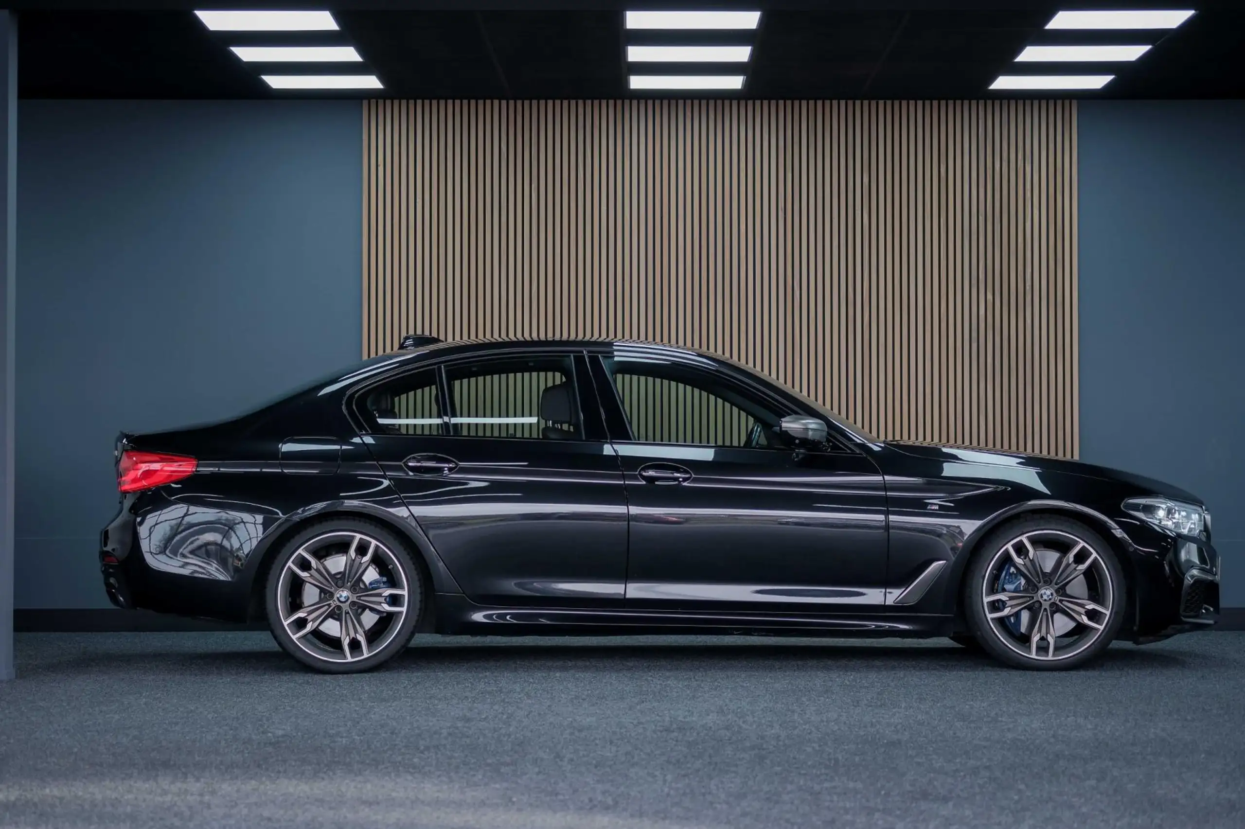 BMW - M550