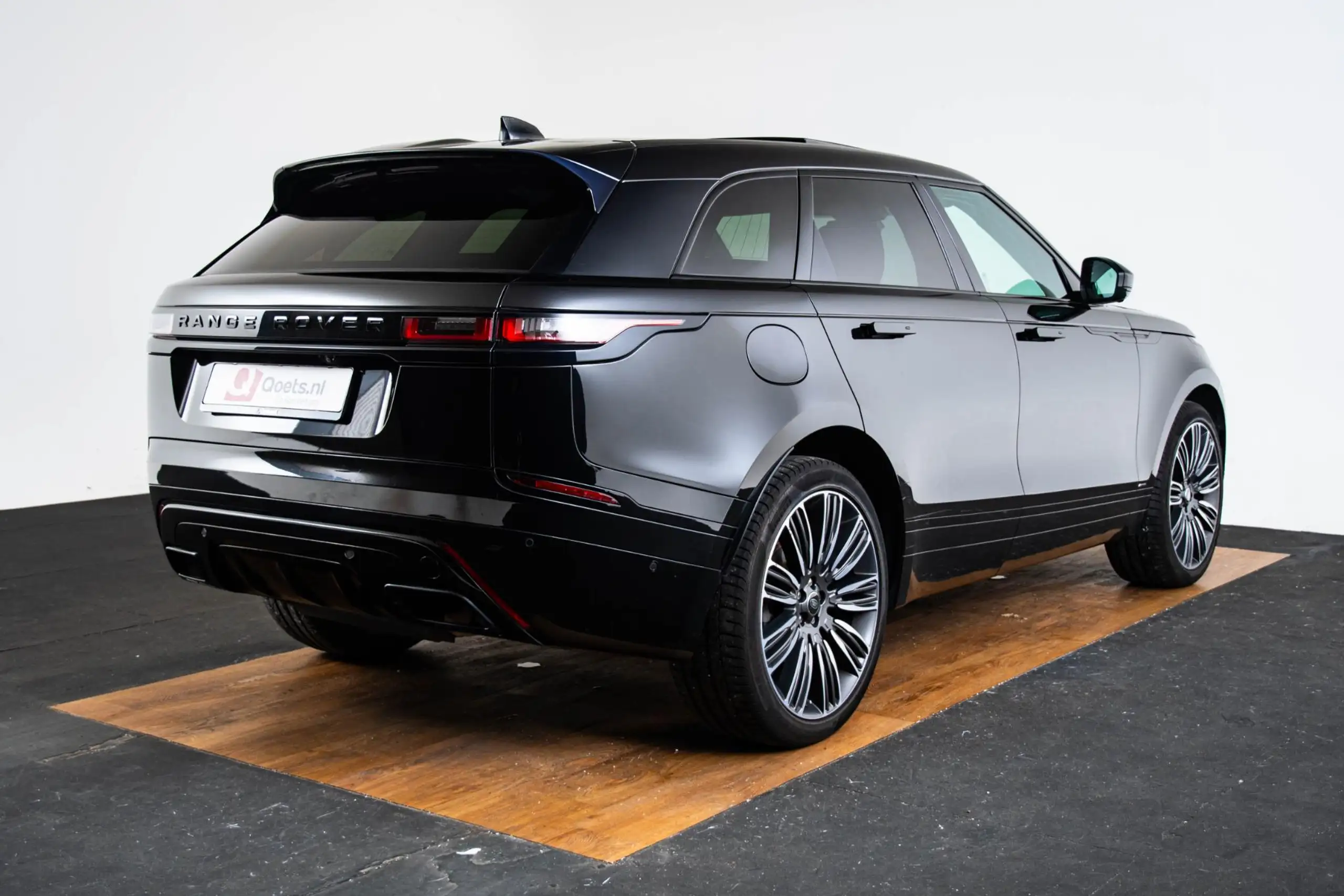 Land Rover - Range Rover Velar