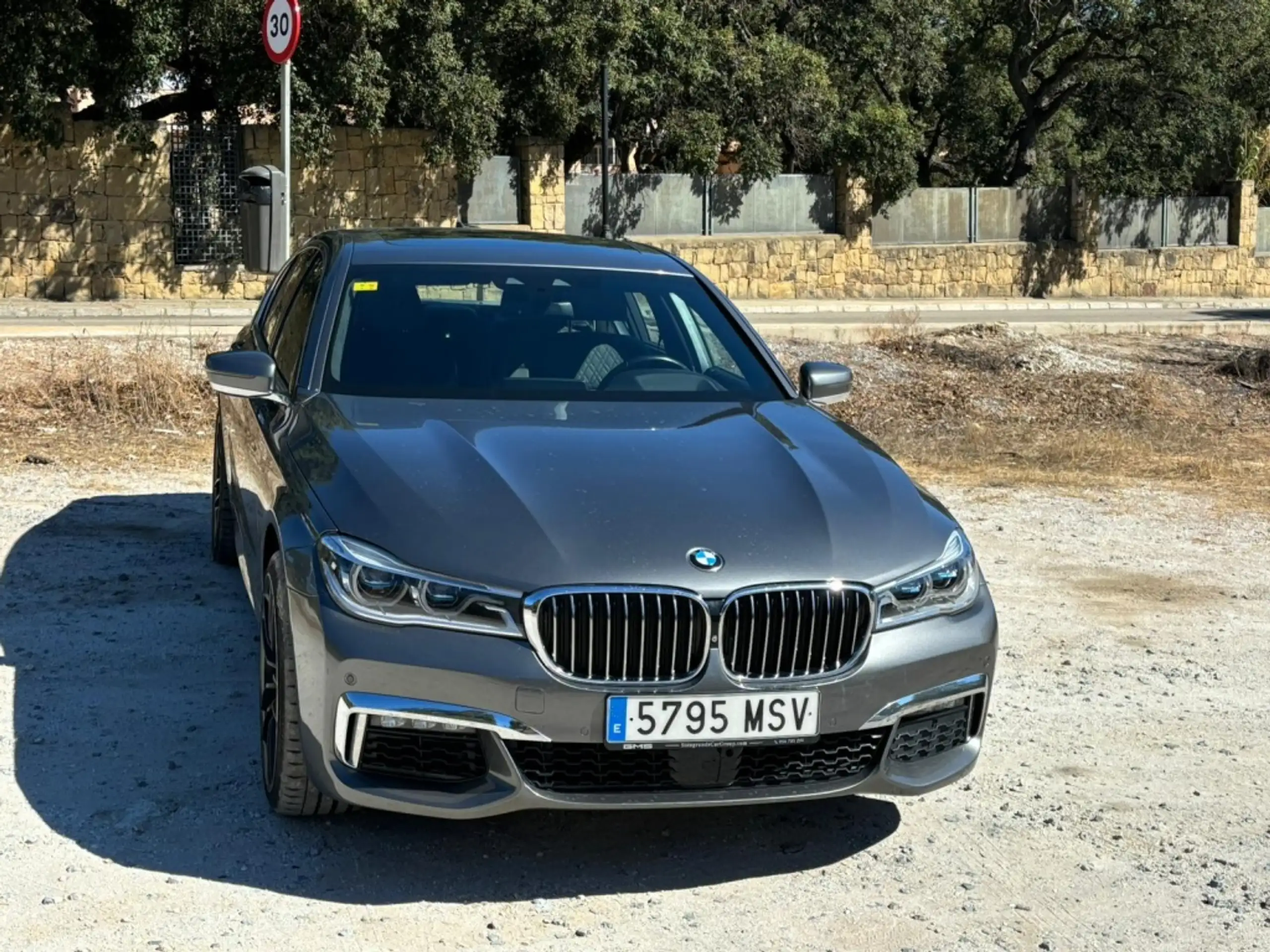 BMW - 750