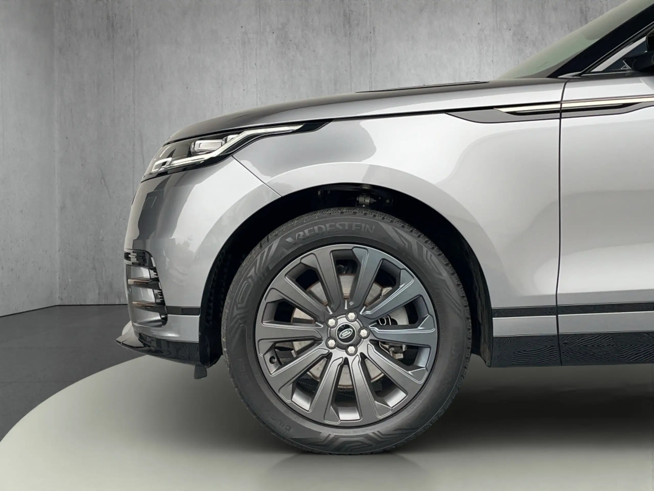 Land Rover - Range Rover Velar