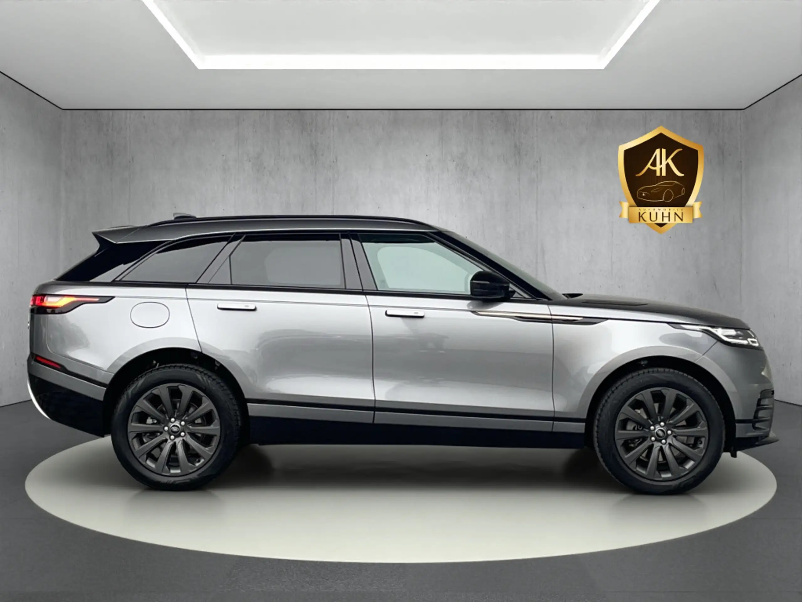 Land Rover - Range Rover Velar