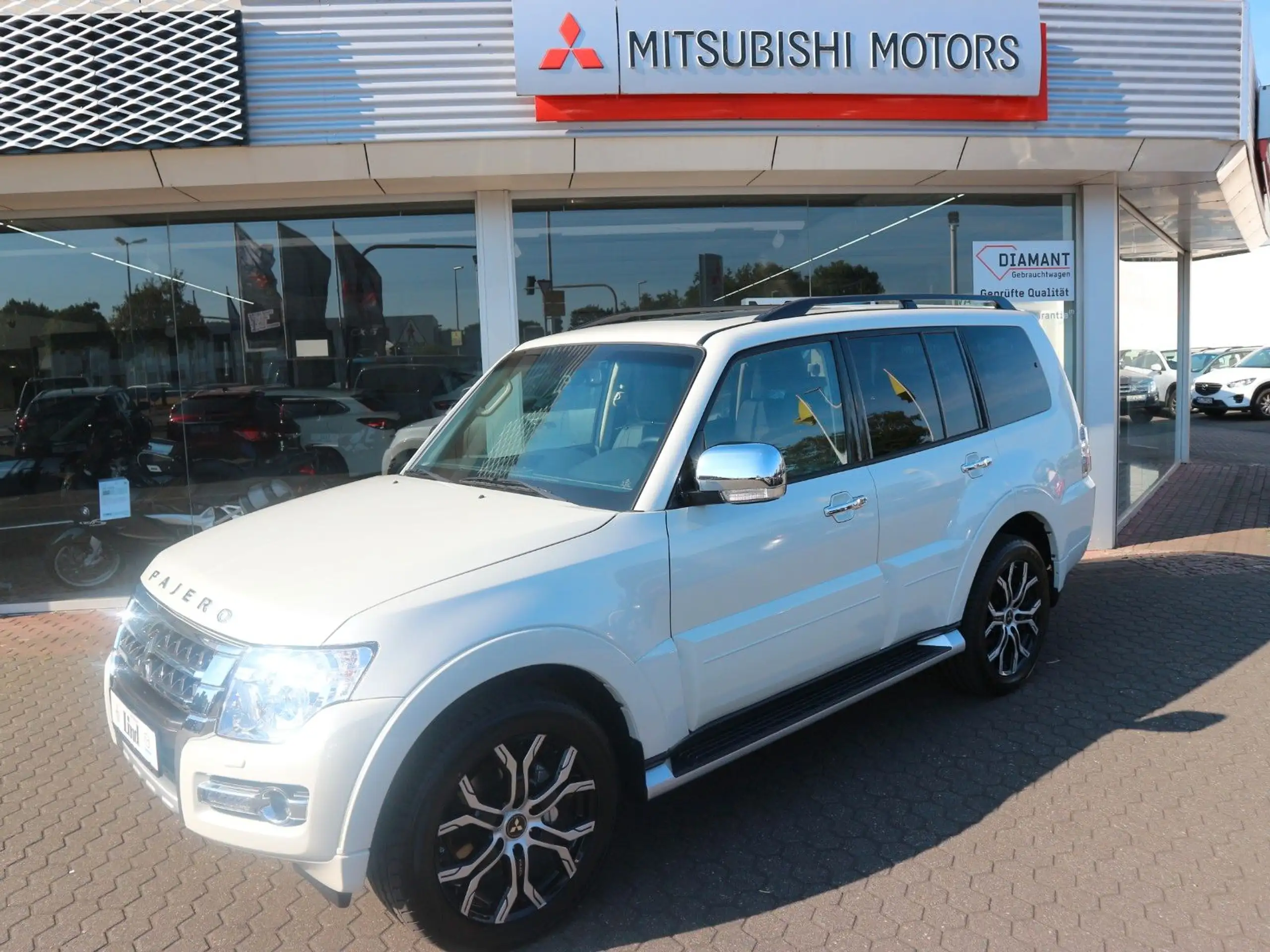 Mitsubishi - Pajero