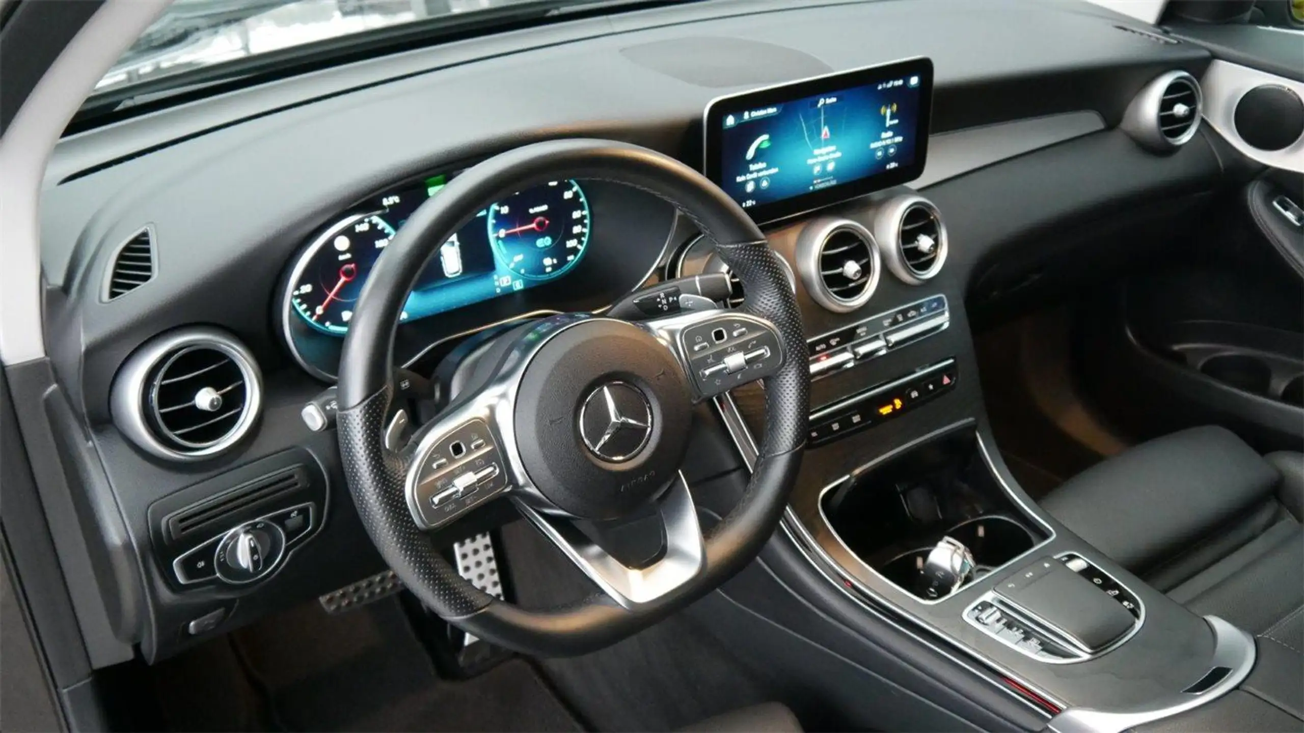 Mercedes-Benz - GLC 300