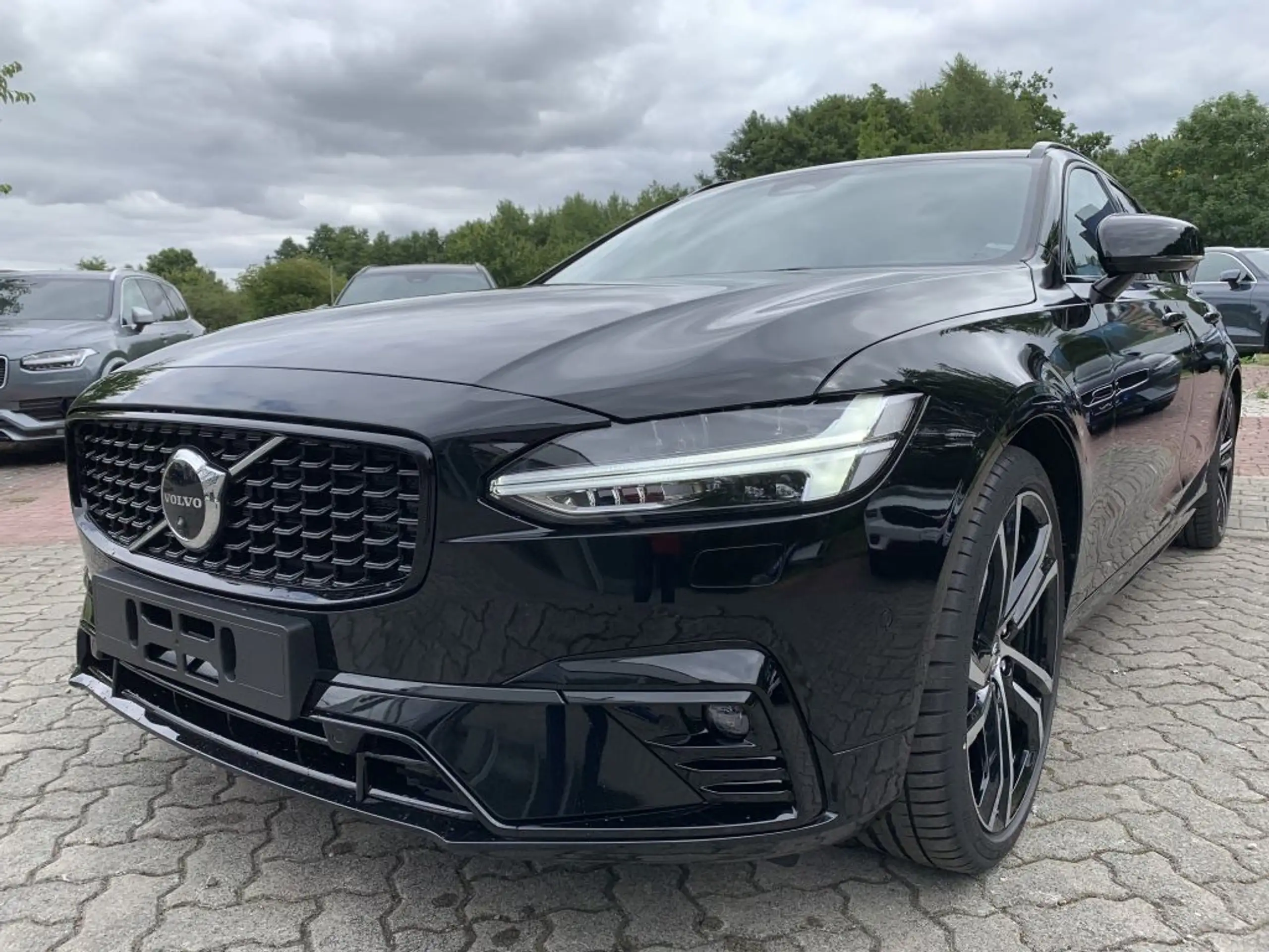 Volvo - V90