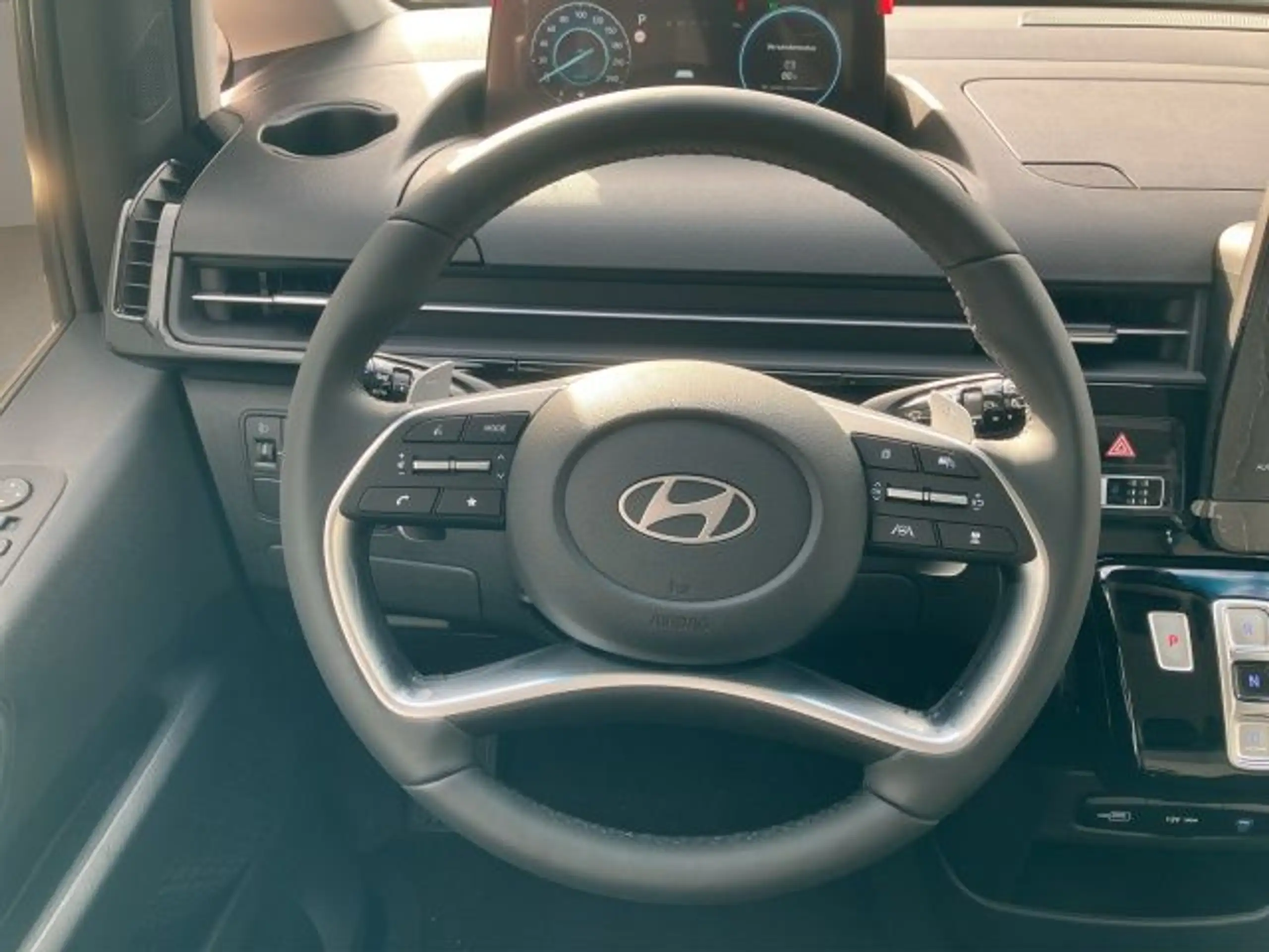 Hyundai - STARIA