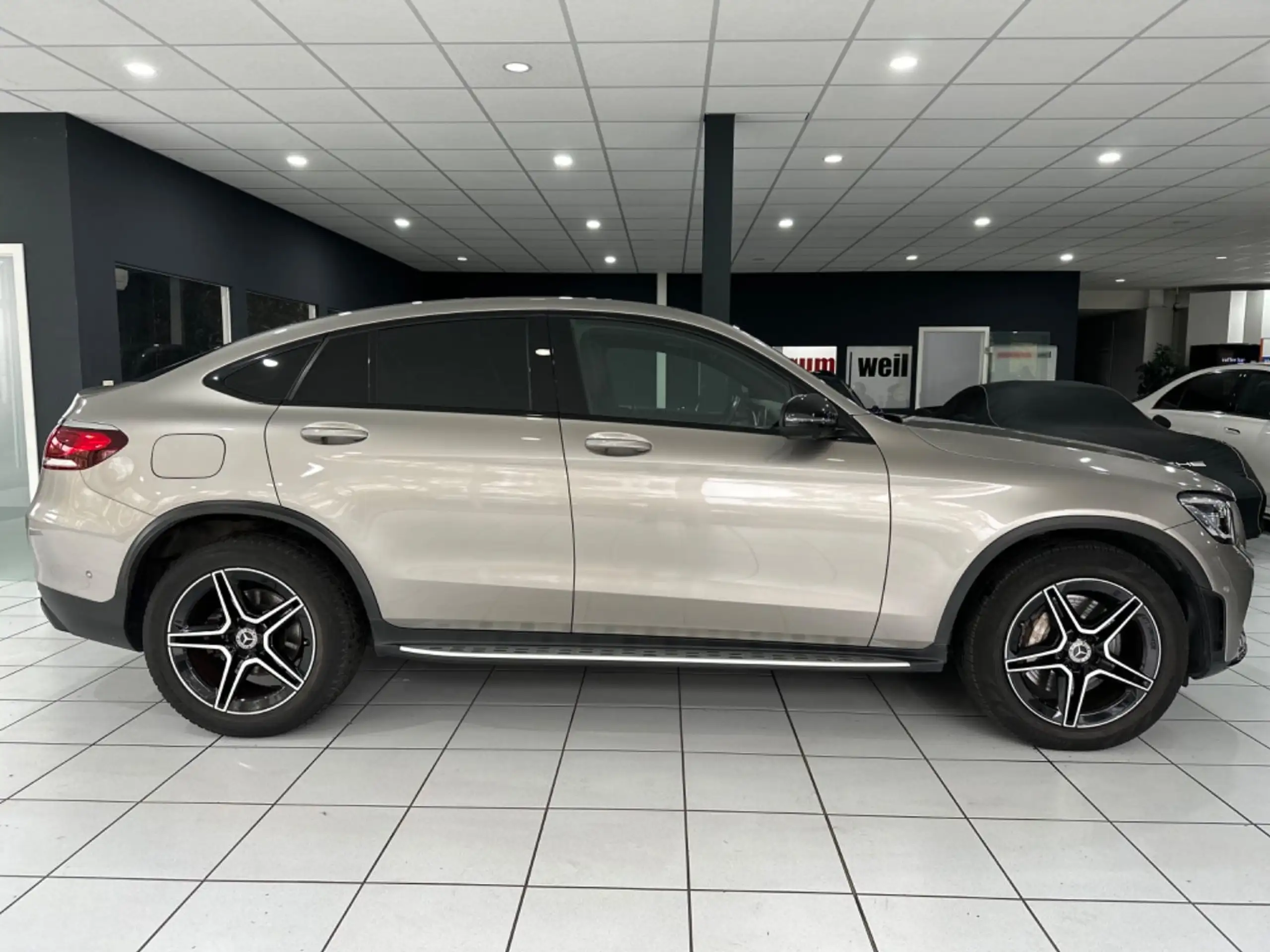 Mercedes-Benz - GLC 300