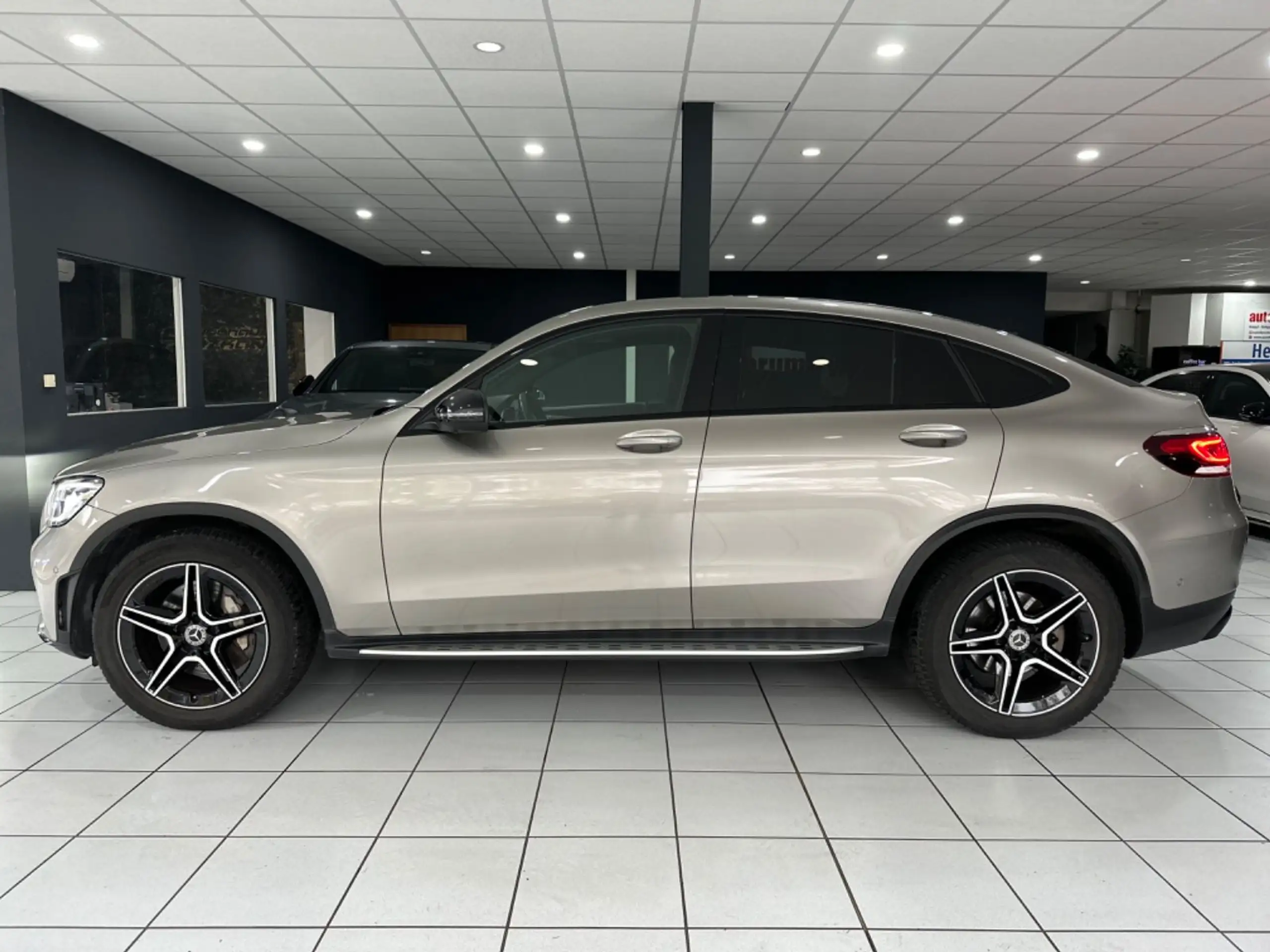 Mercedes-Benz - GLC 300