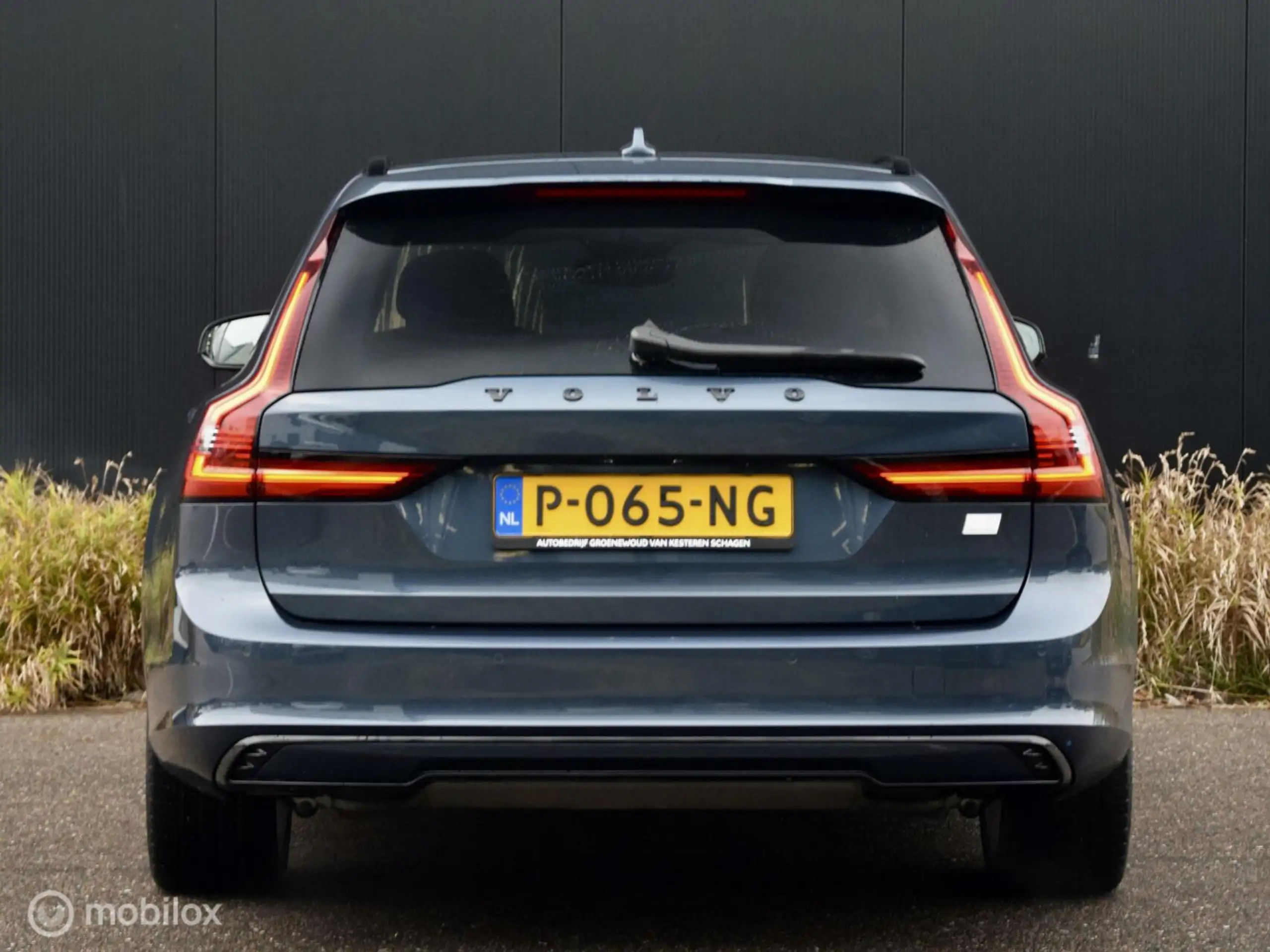 Volvo - V90