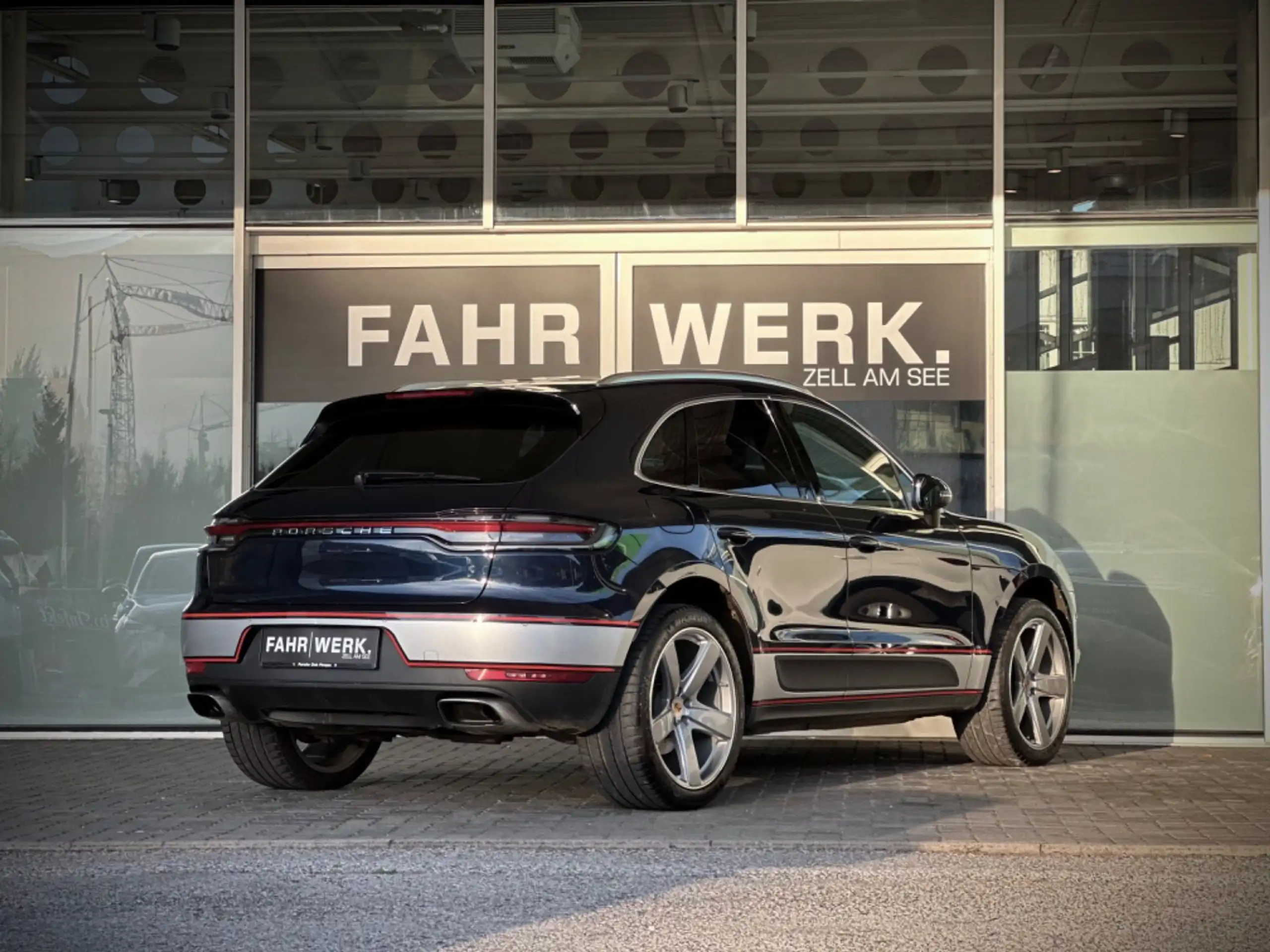 Porsche - Macan