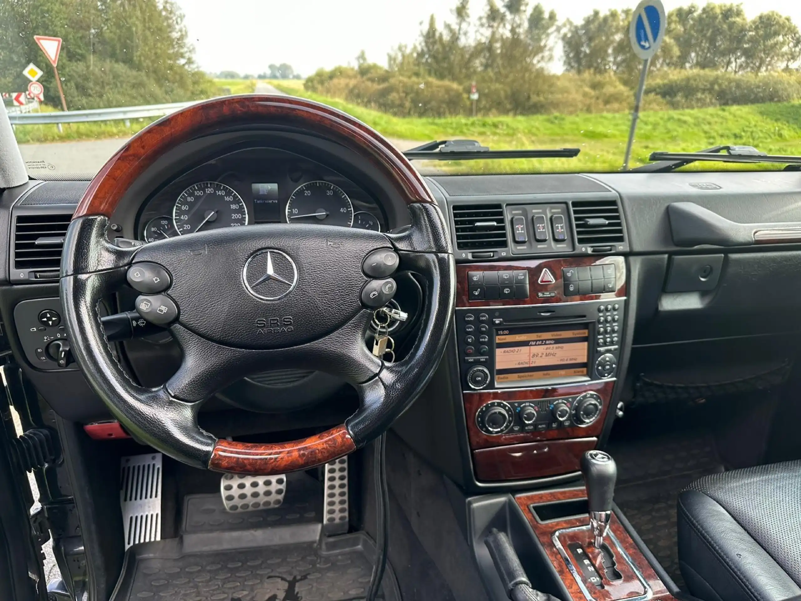 Mercedes-Benz - G 320