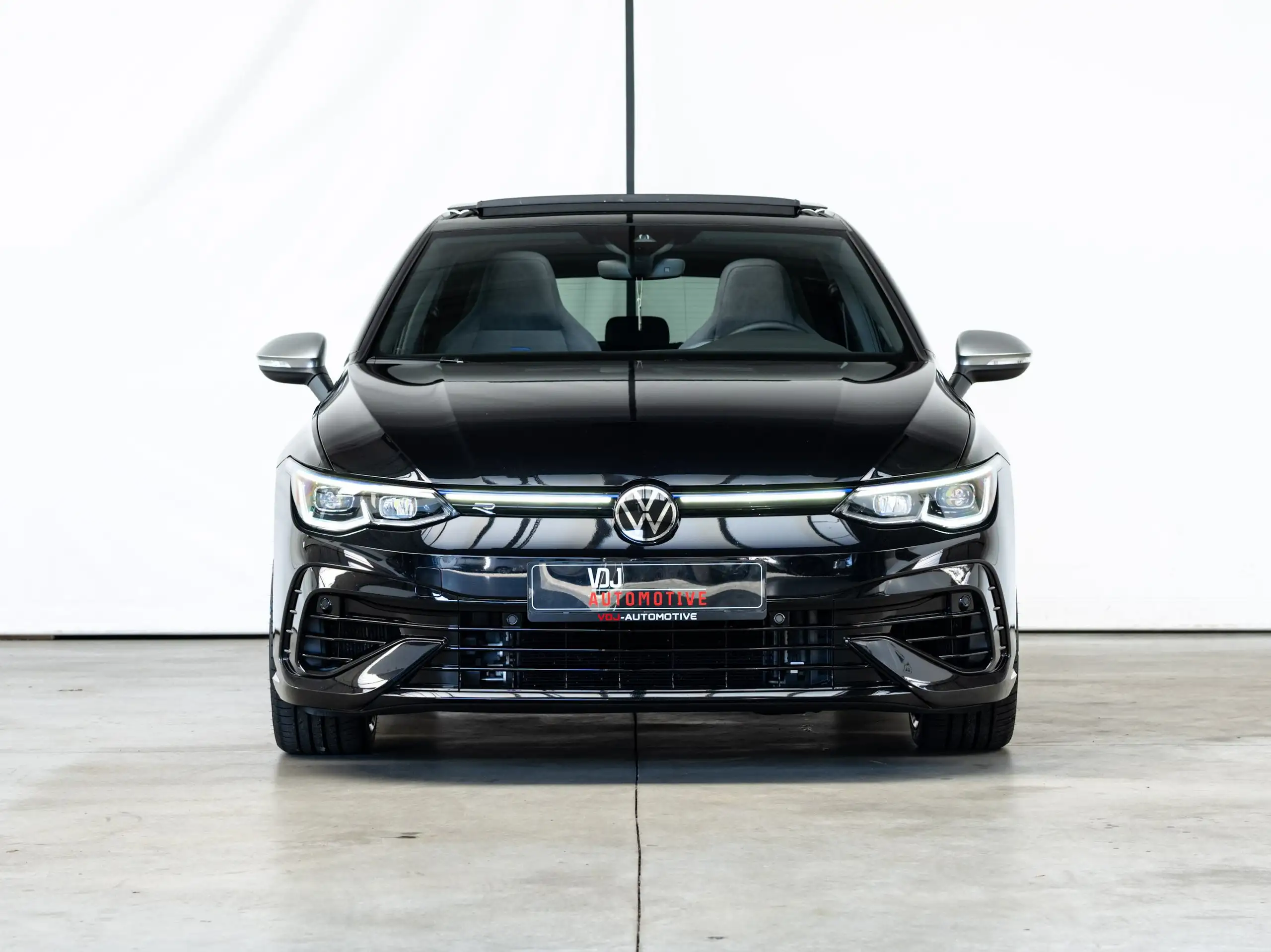 Volkswagen - Golf R