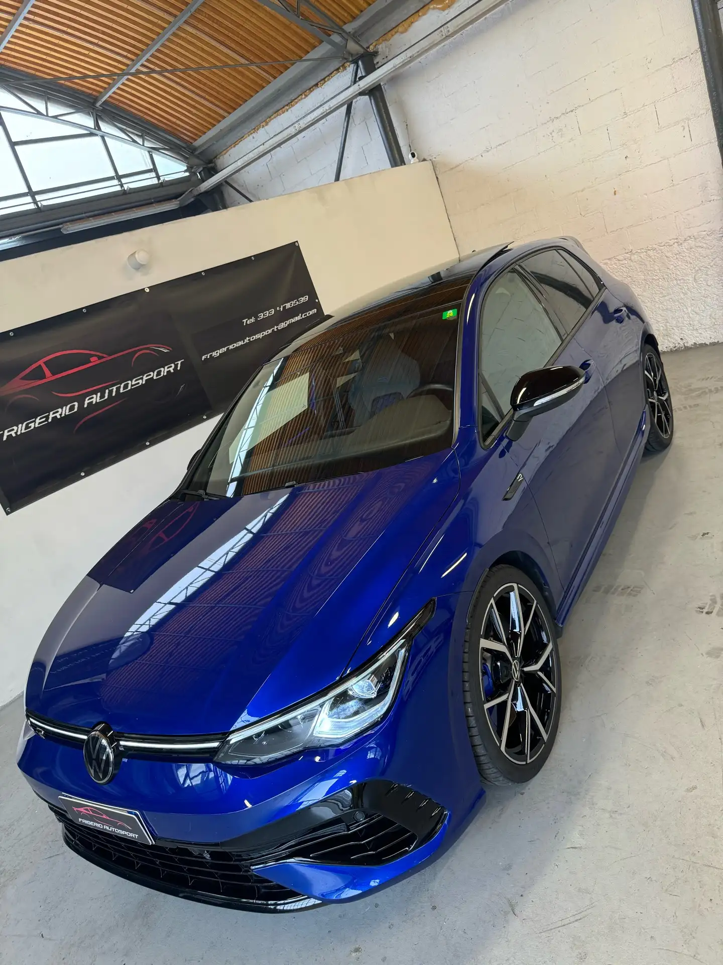 Volkswagen - Golf R