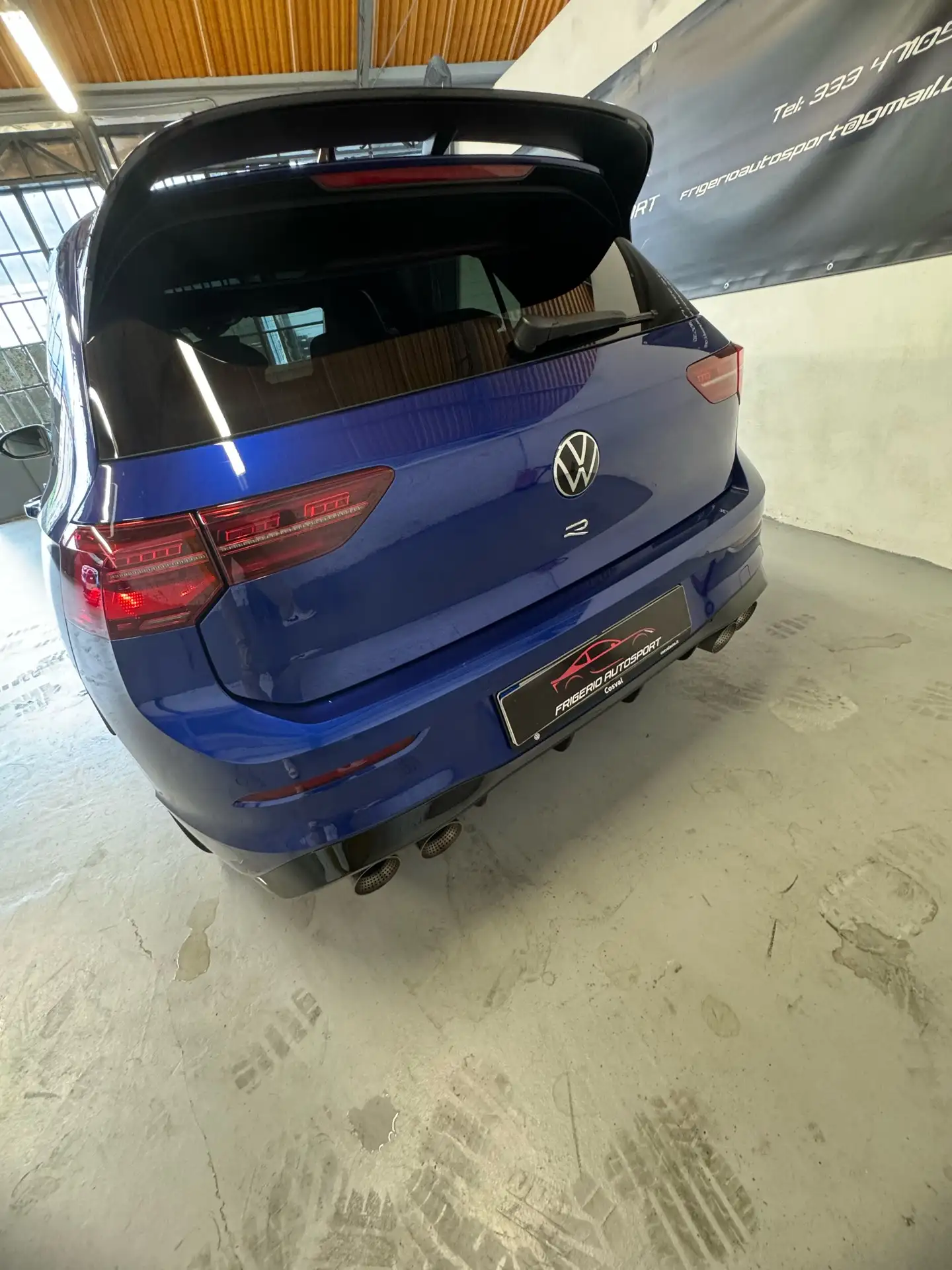 Volkswagen - Golf R