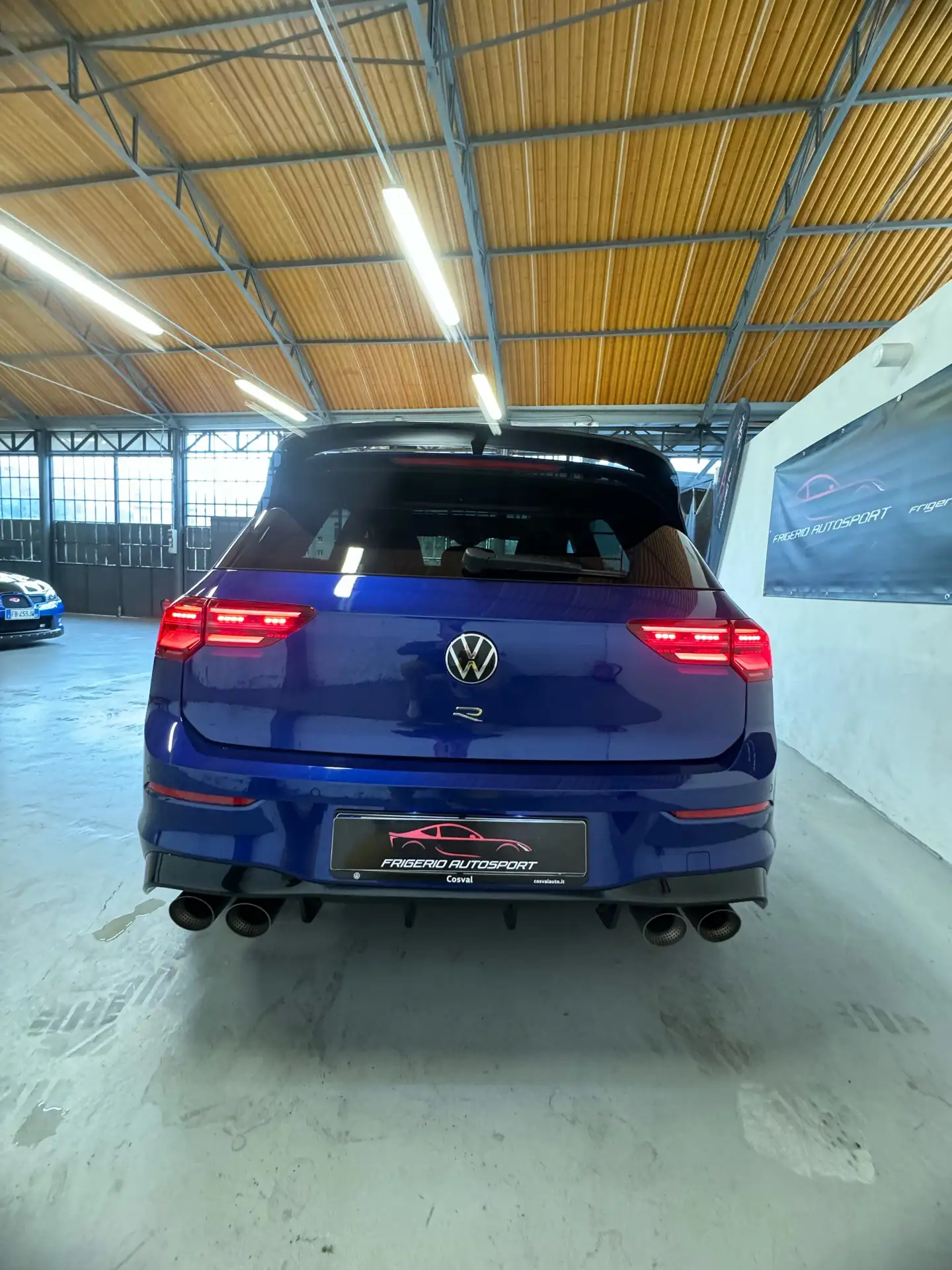 Volkswagen - Golf R