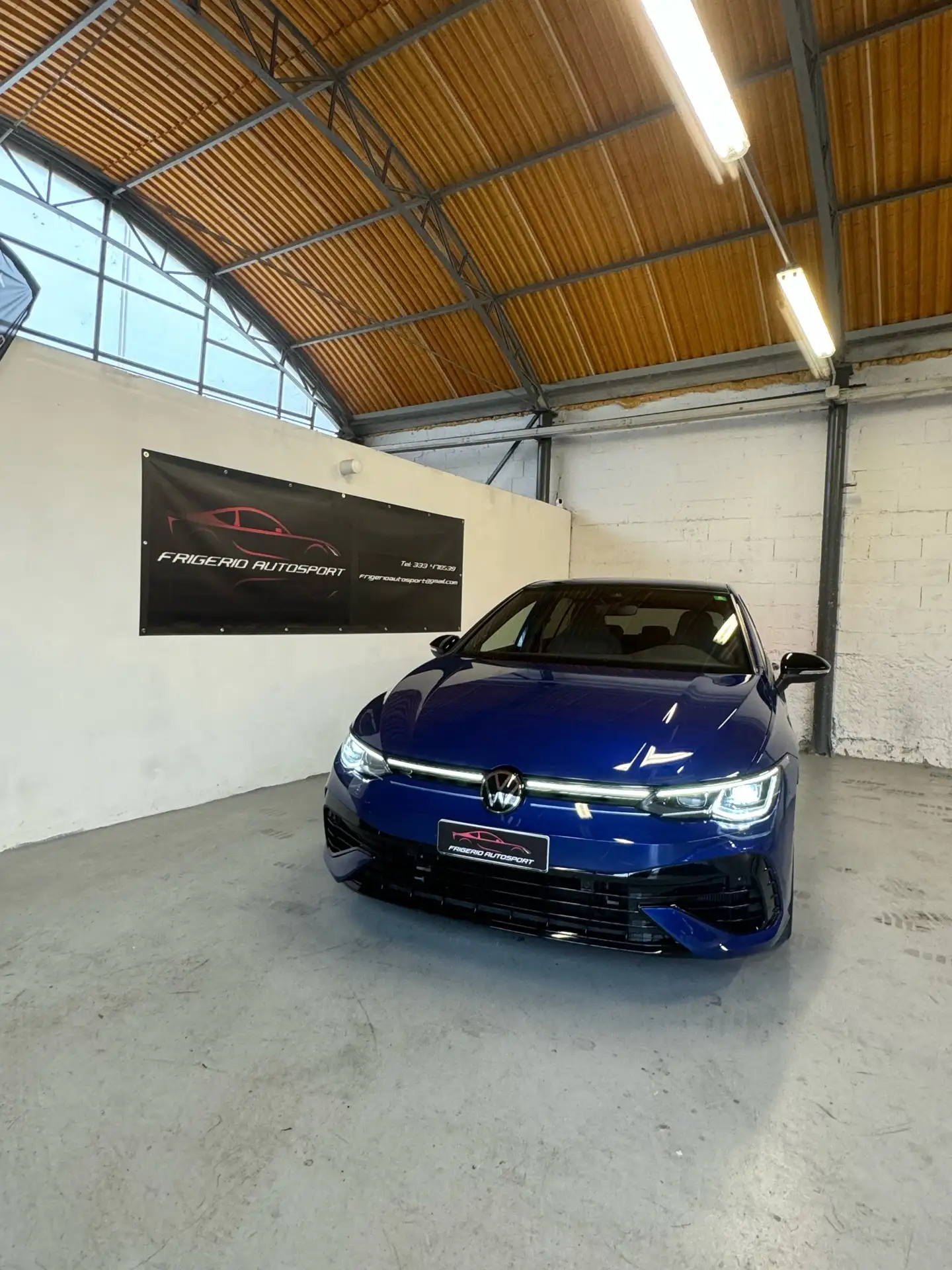 Volkswagen - Golf R