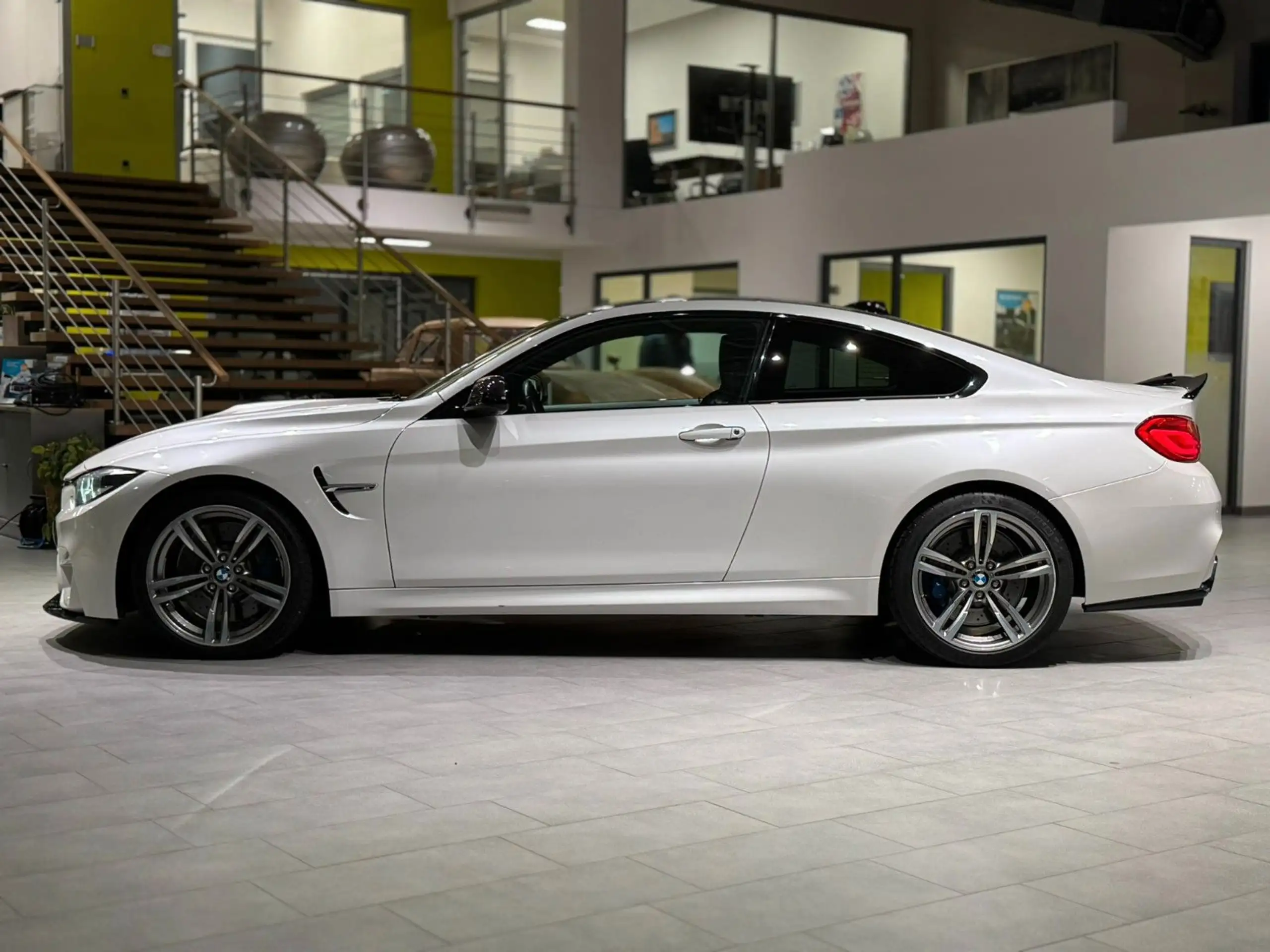 BMW - M4