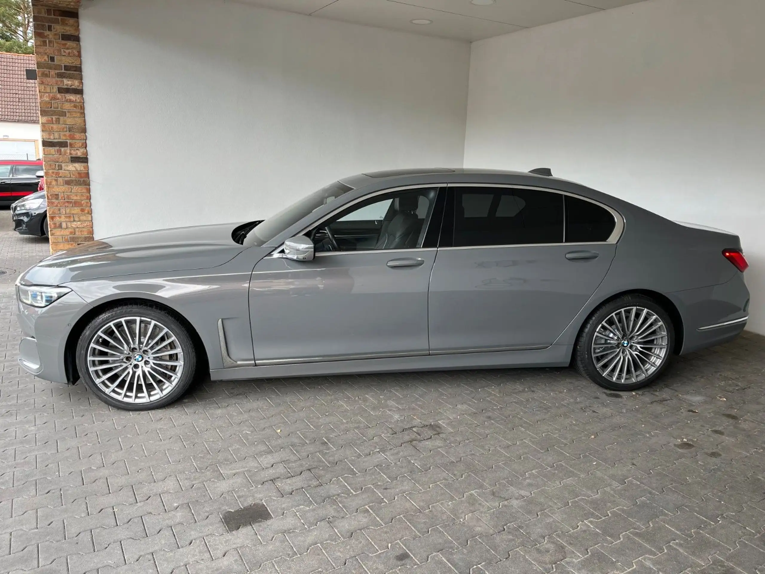 BMW - 750