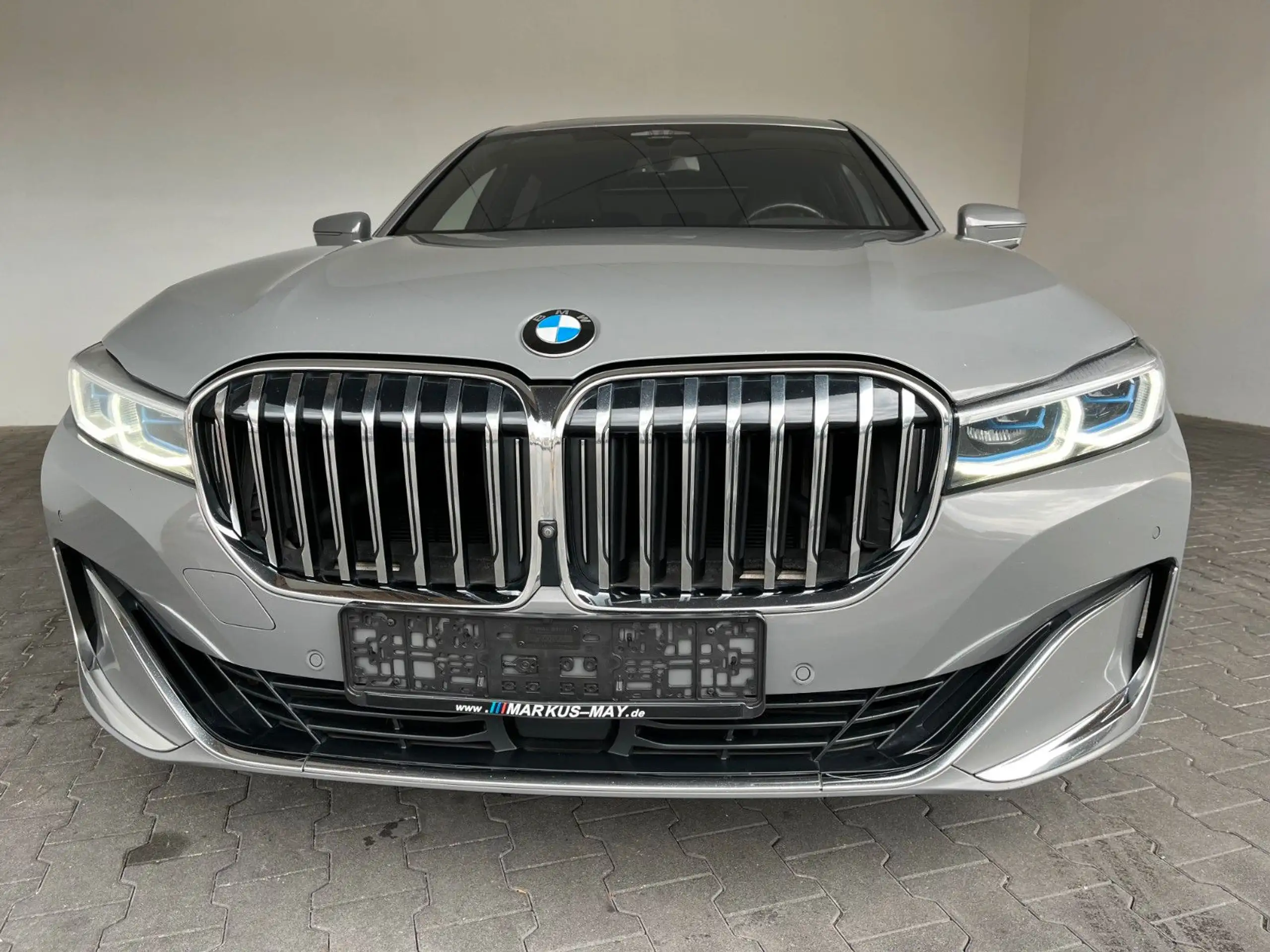 BMW - 750