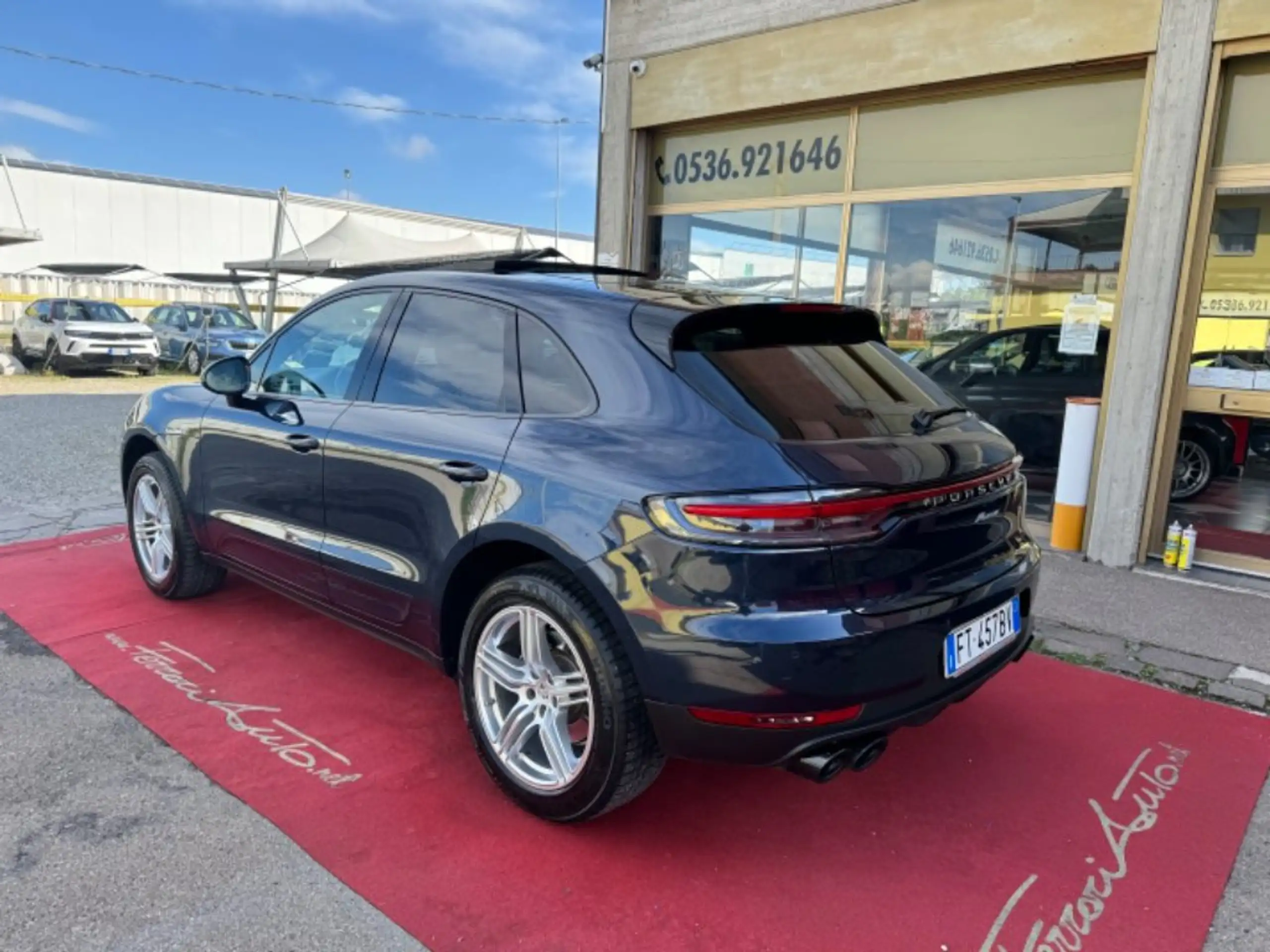 Porsche - Macan