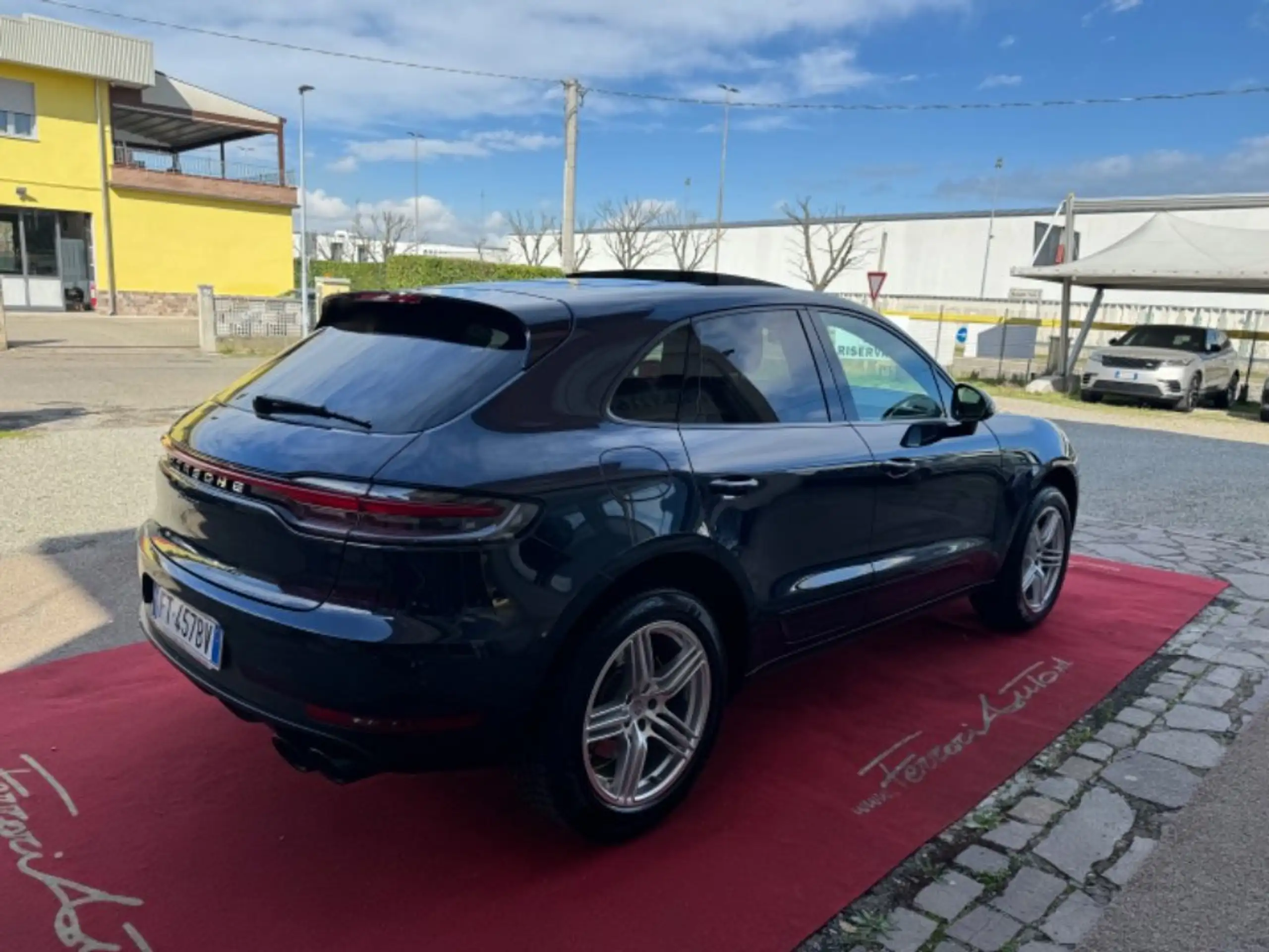 Porsche - Macan