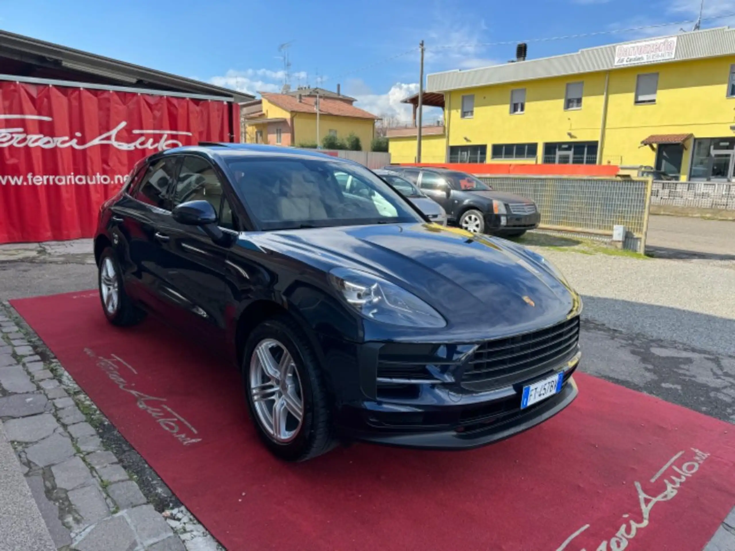 Porsche - Macan