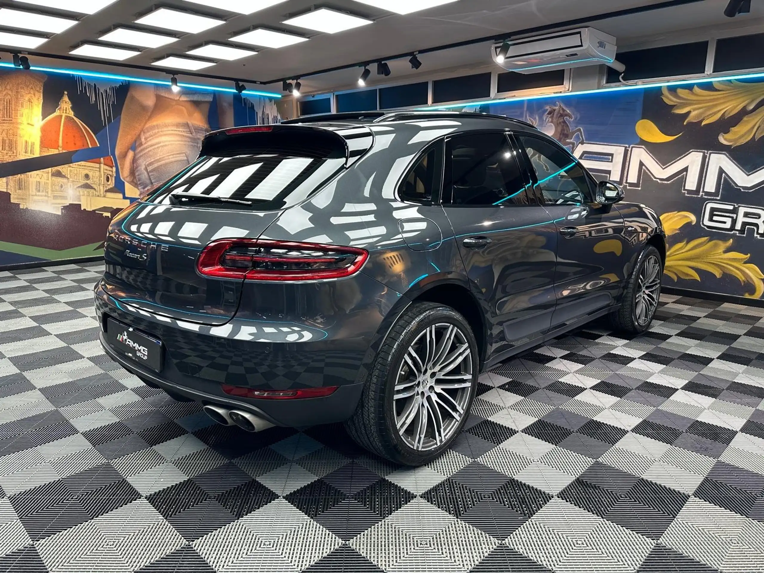 Porsche - Macan