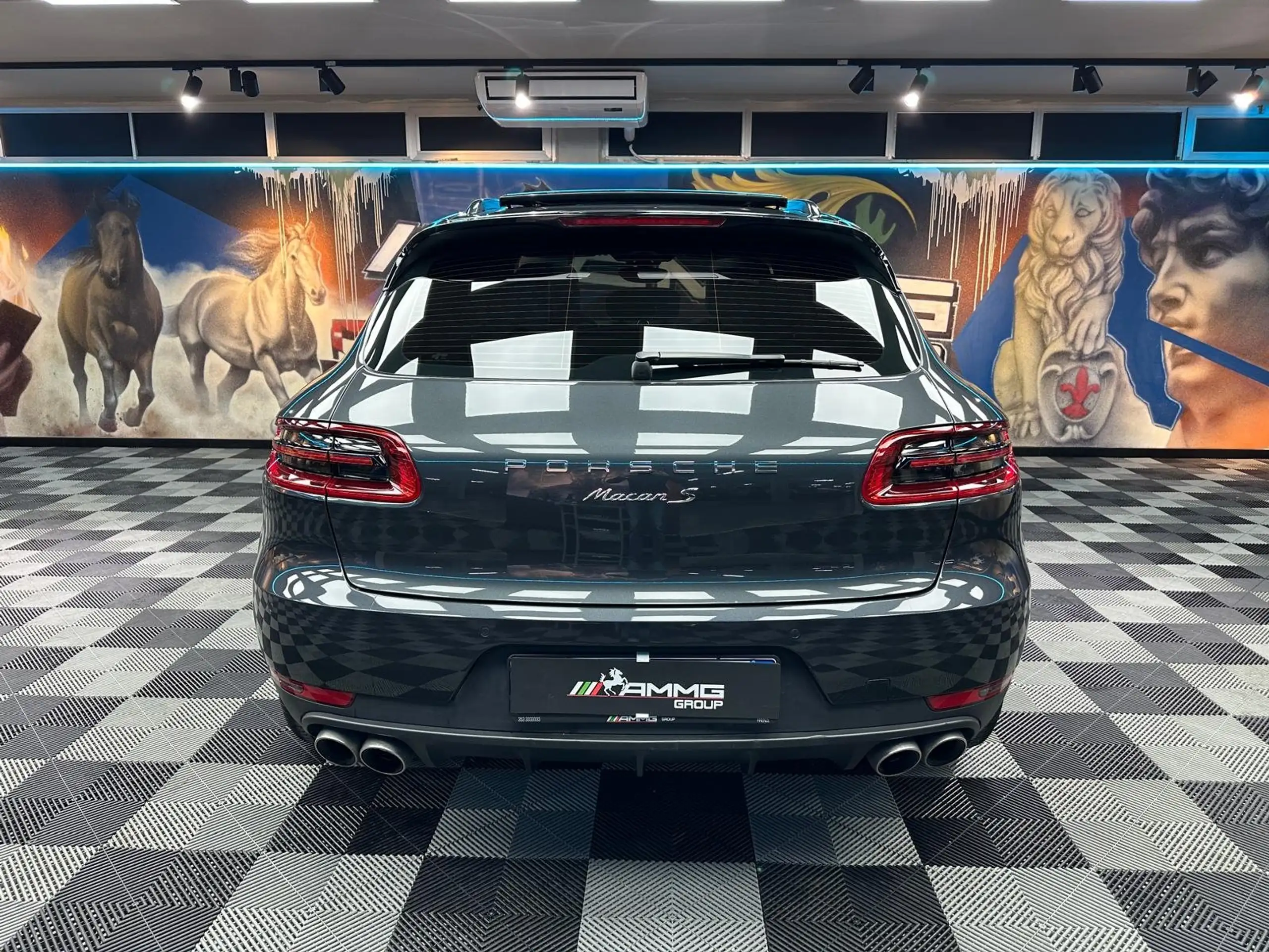 Porsche - Macan