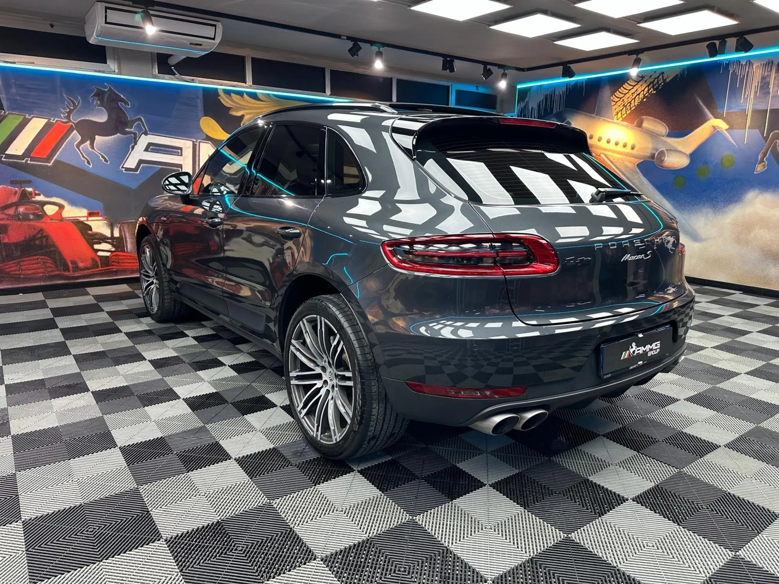 Porsche - Macan