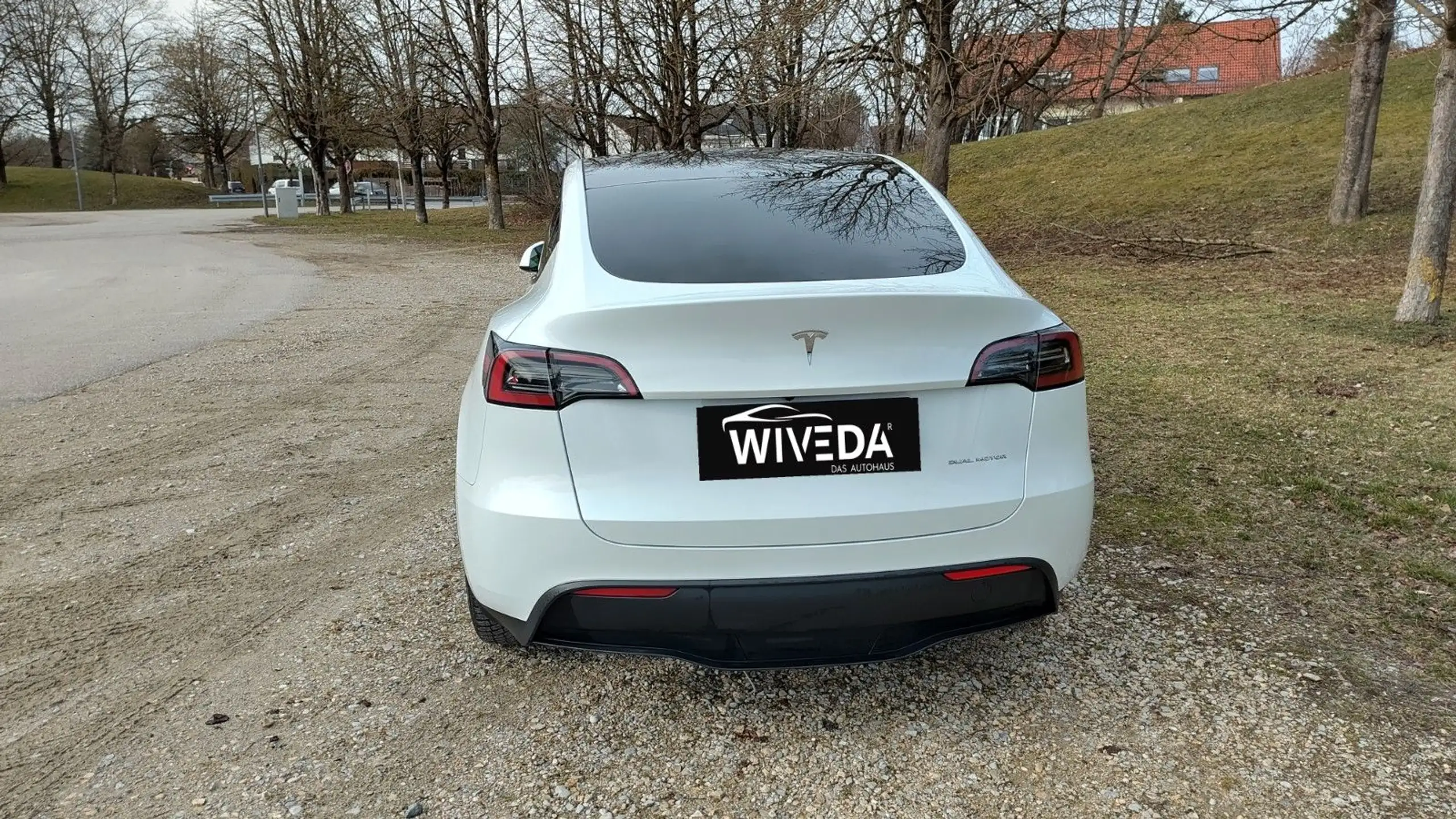 Tesla - Model Y