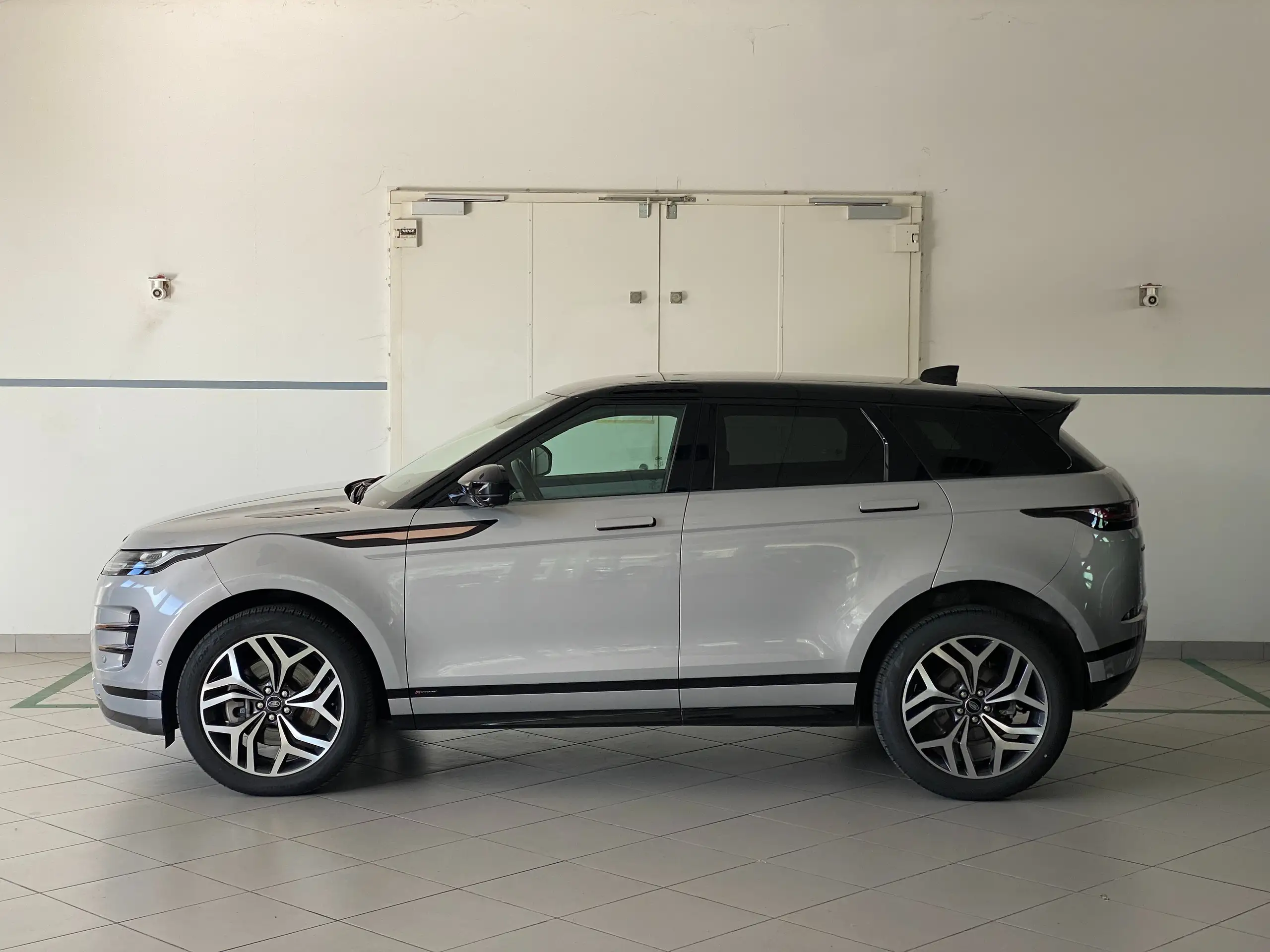 Land Rover - Range Rover Evoque