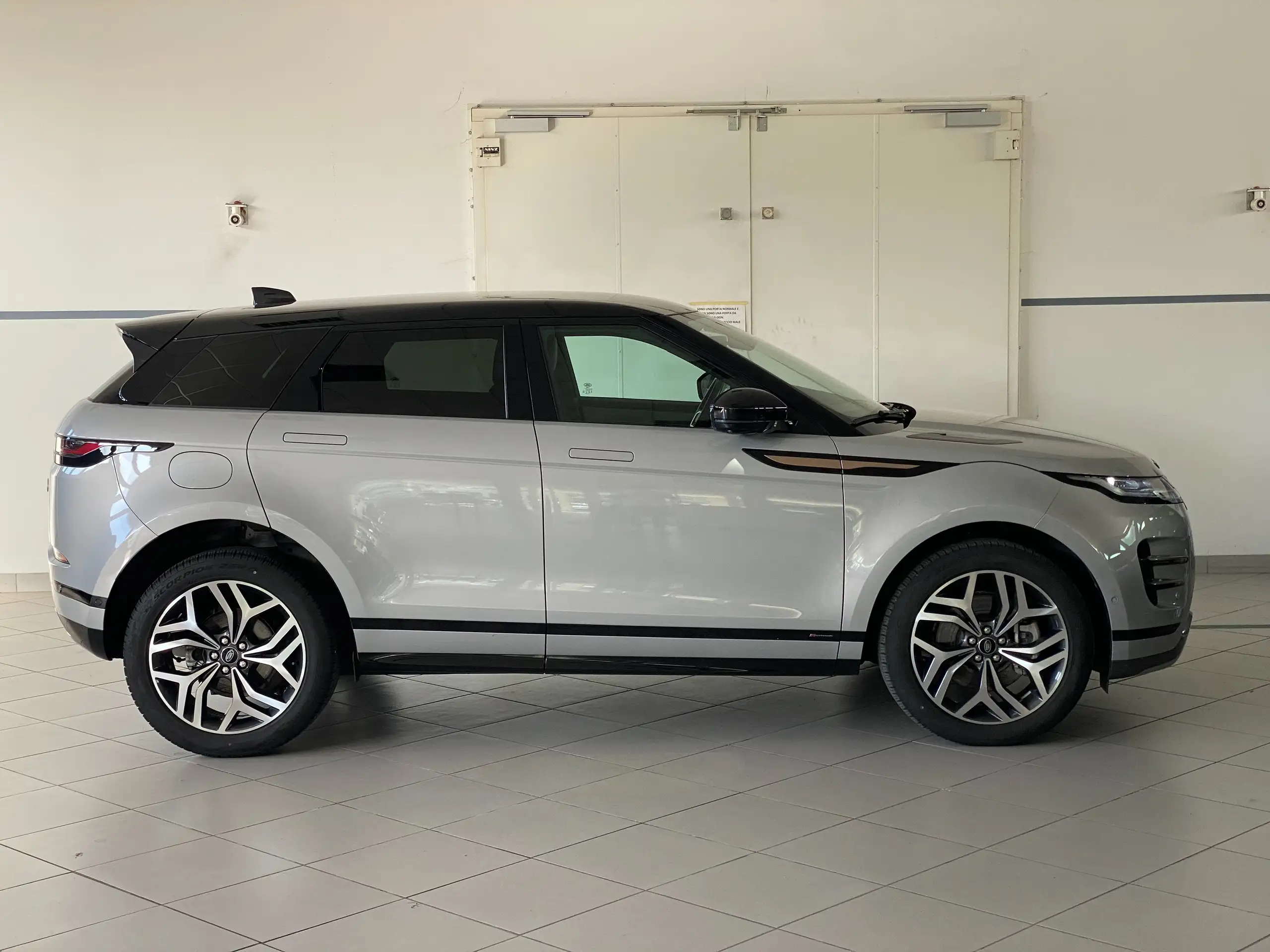 Land Rover - Range Rover Evoque