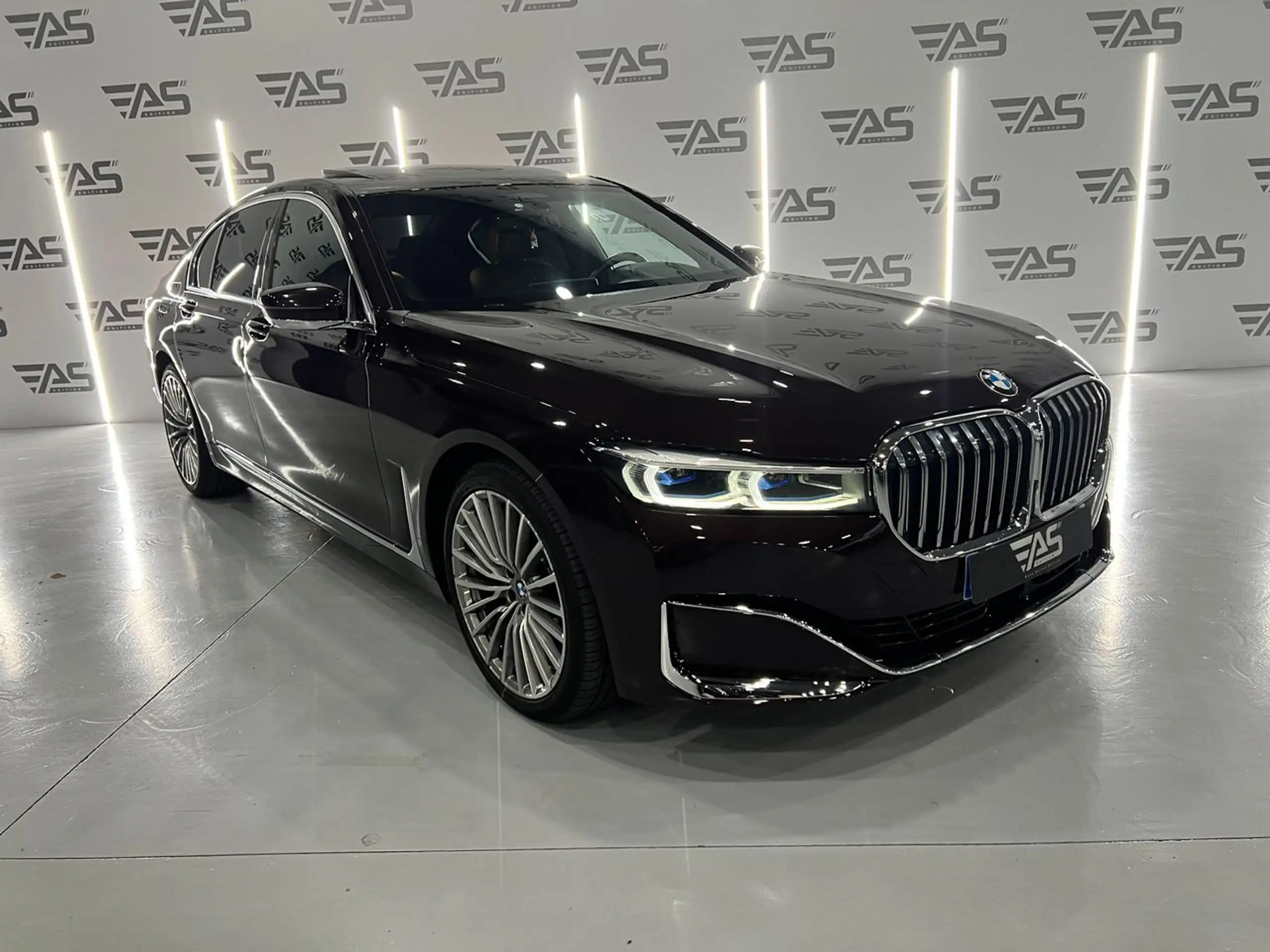 BMW - 730