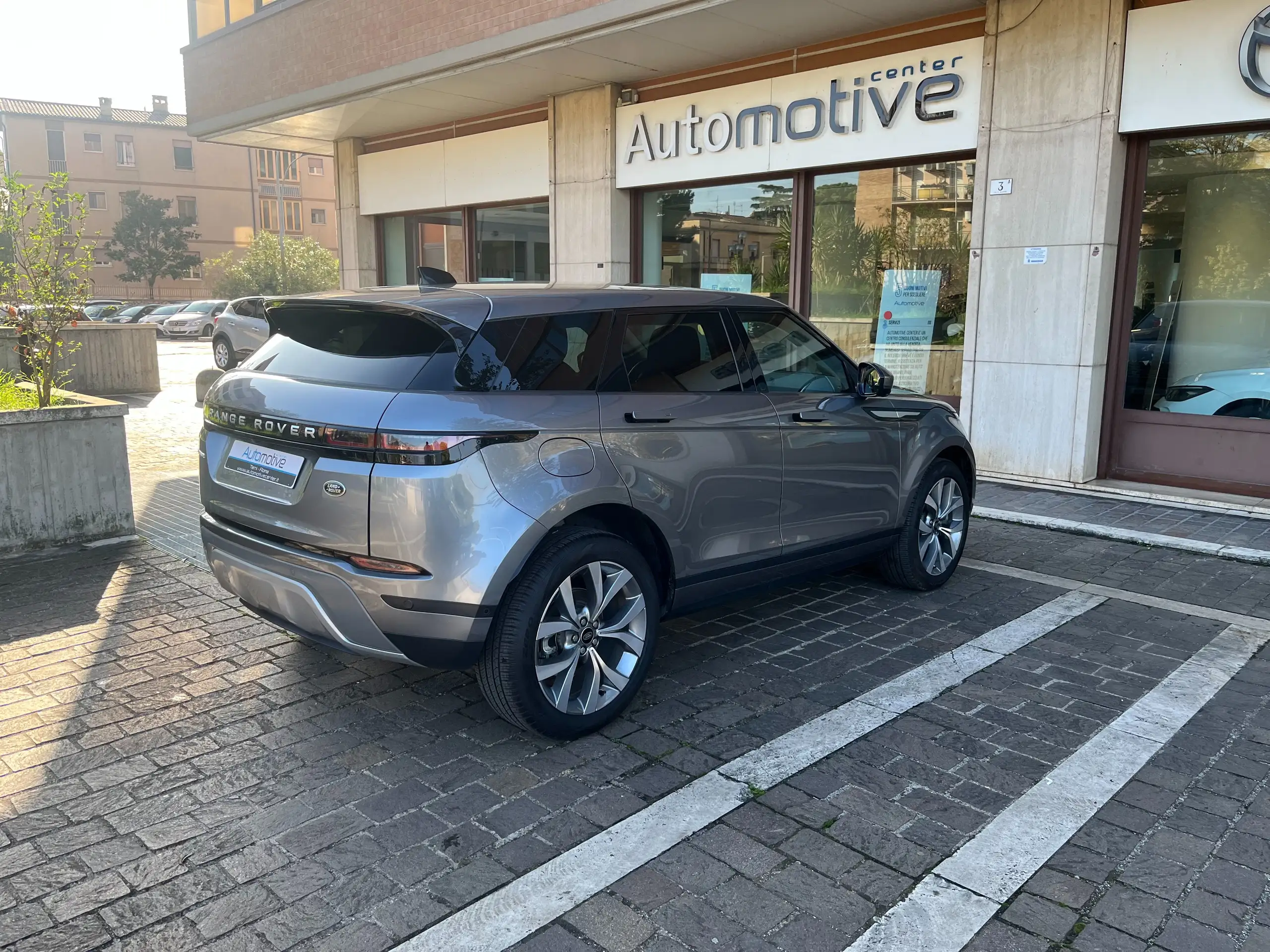 Land Rover - Range Rover Evoque