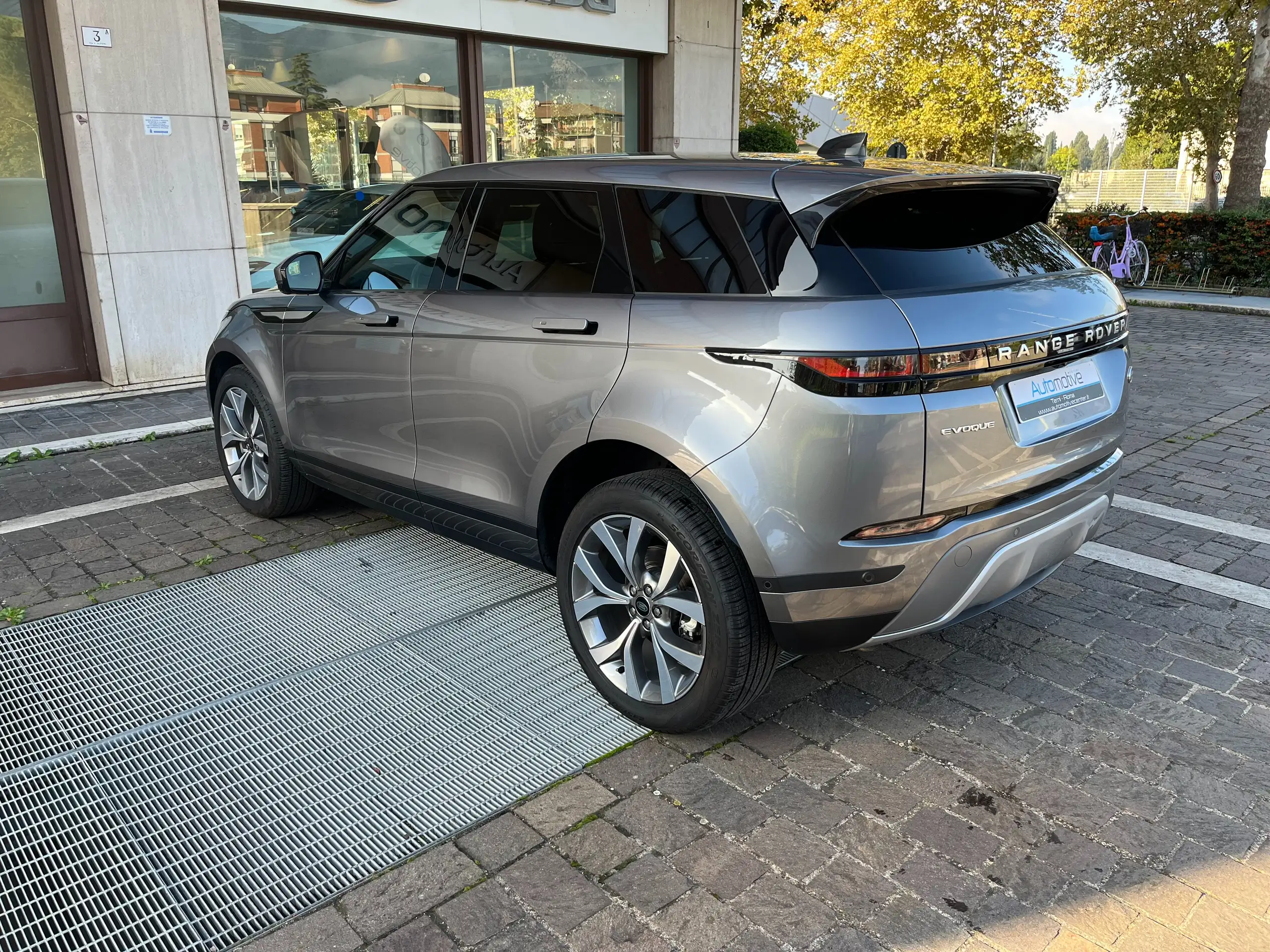 Land Rover - Range Rover Evoque