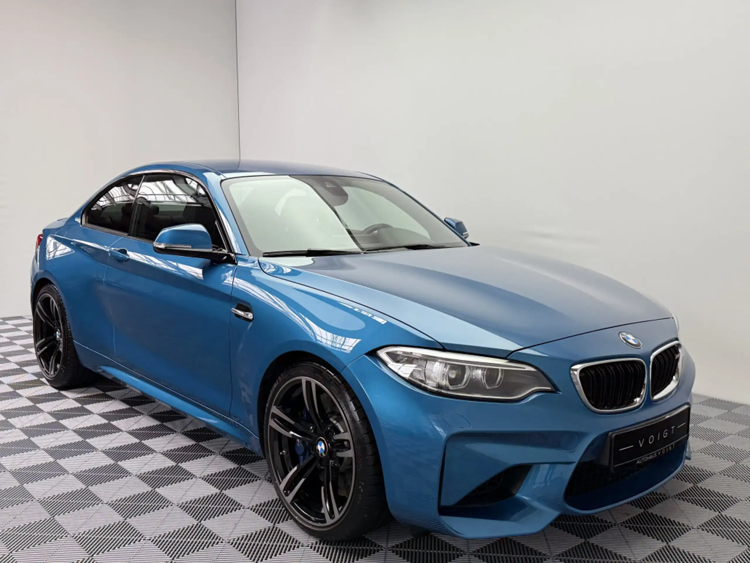 BMW - M2