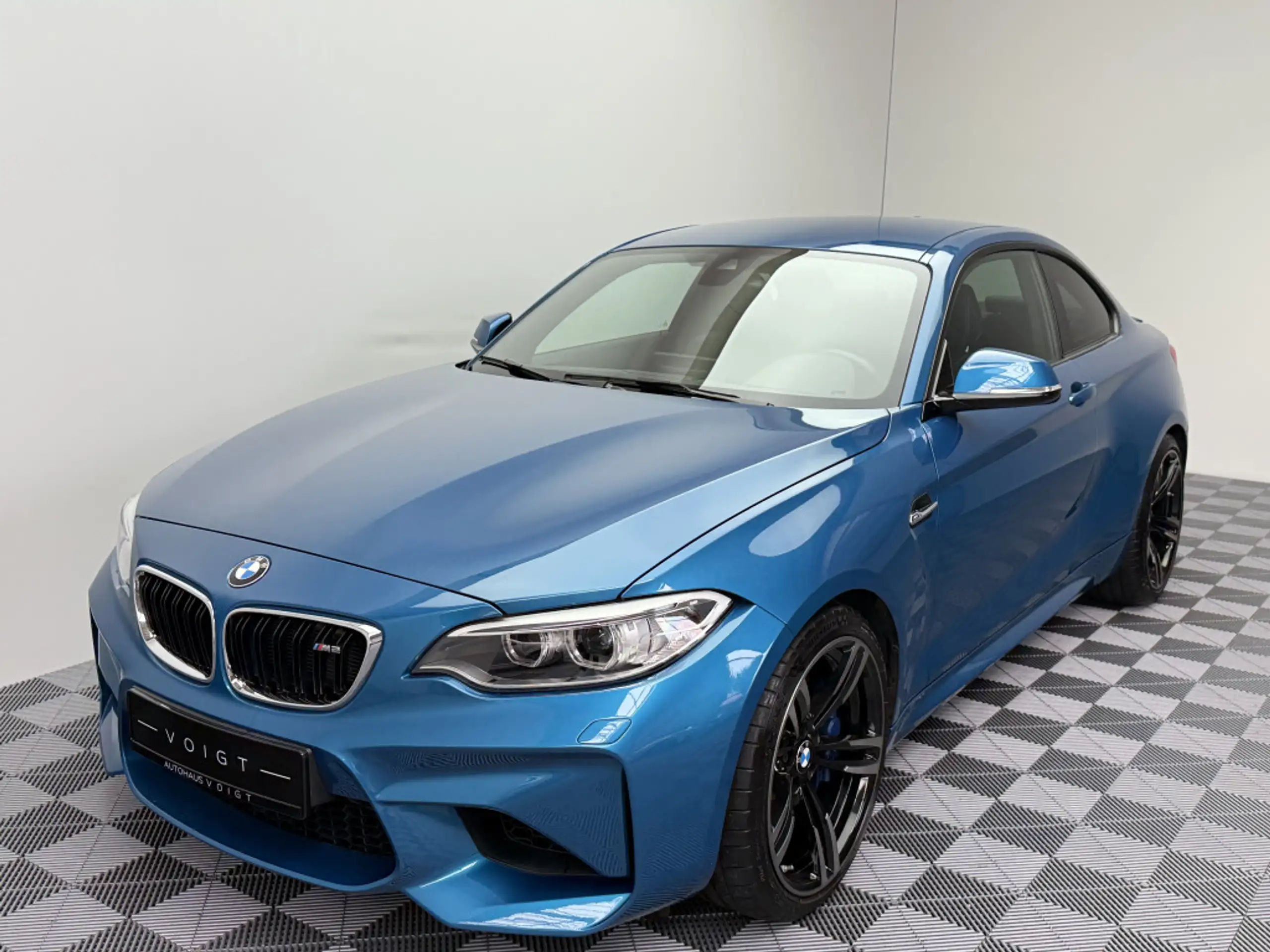 BMW - M2