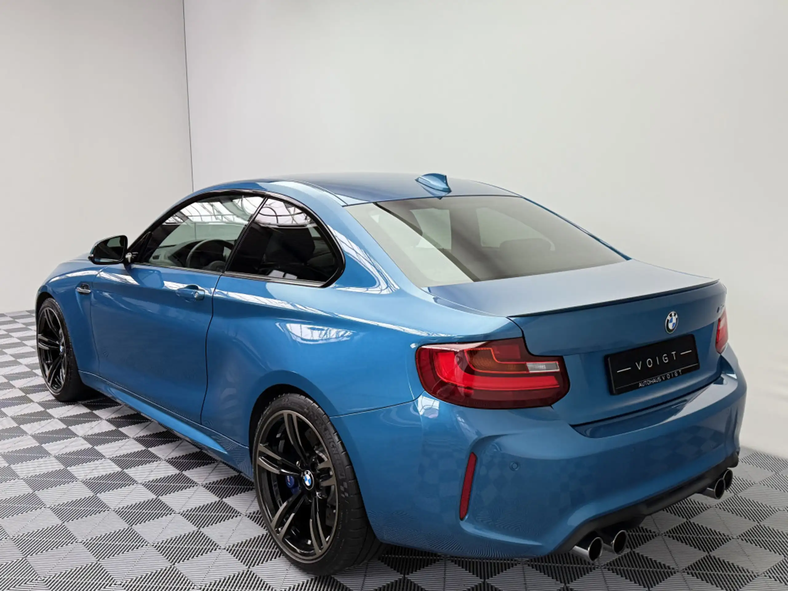 BMW - M2