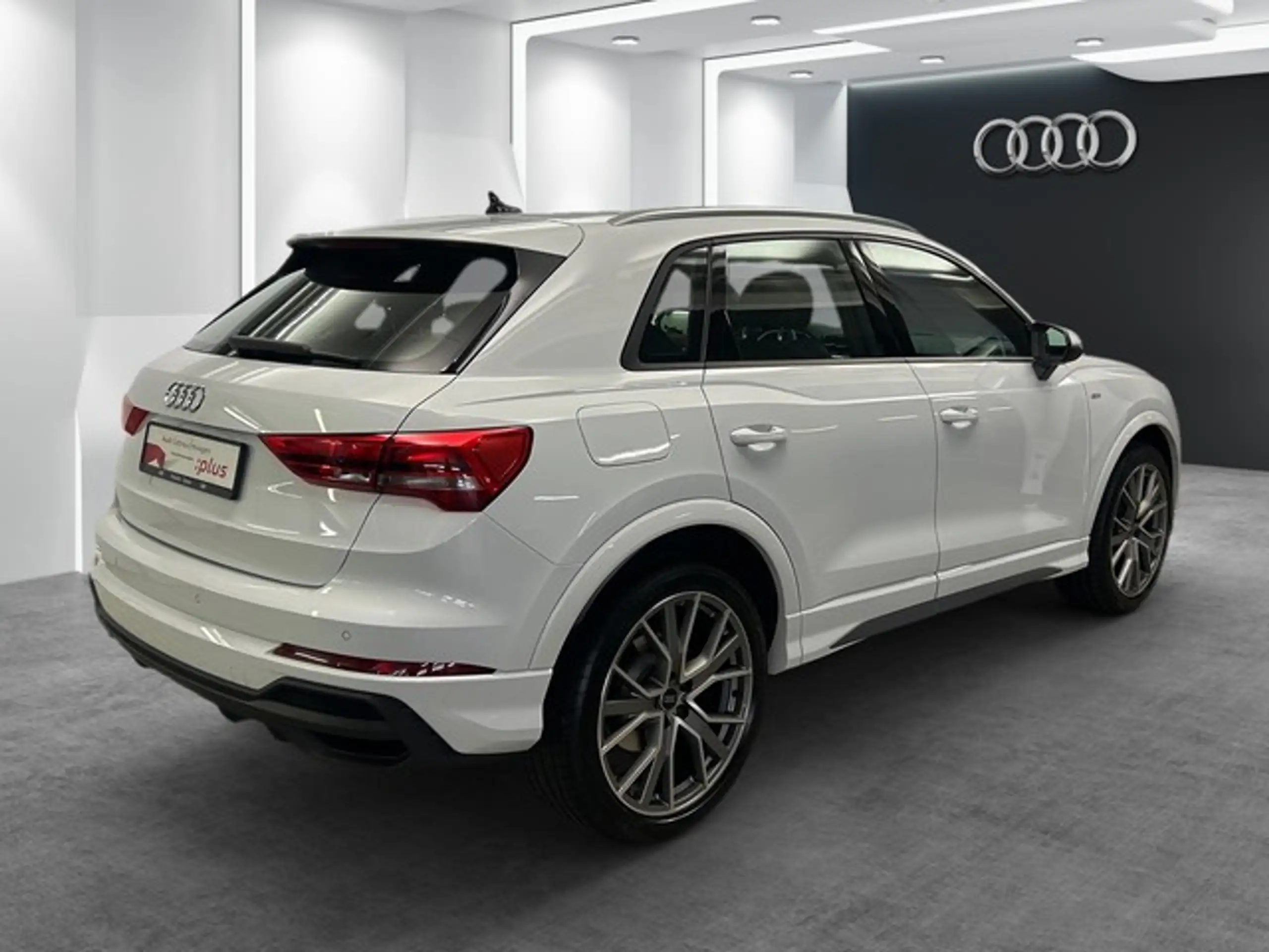 Audi - Q3