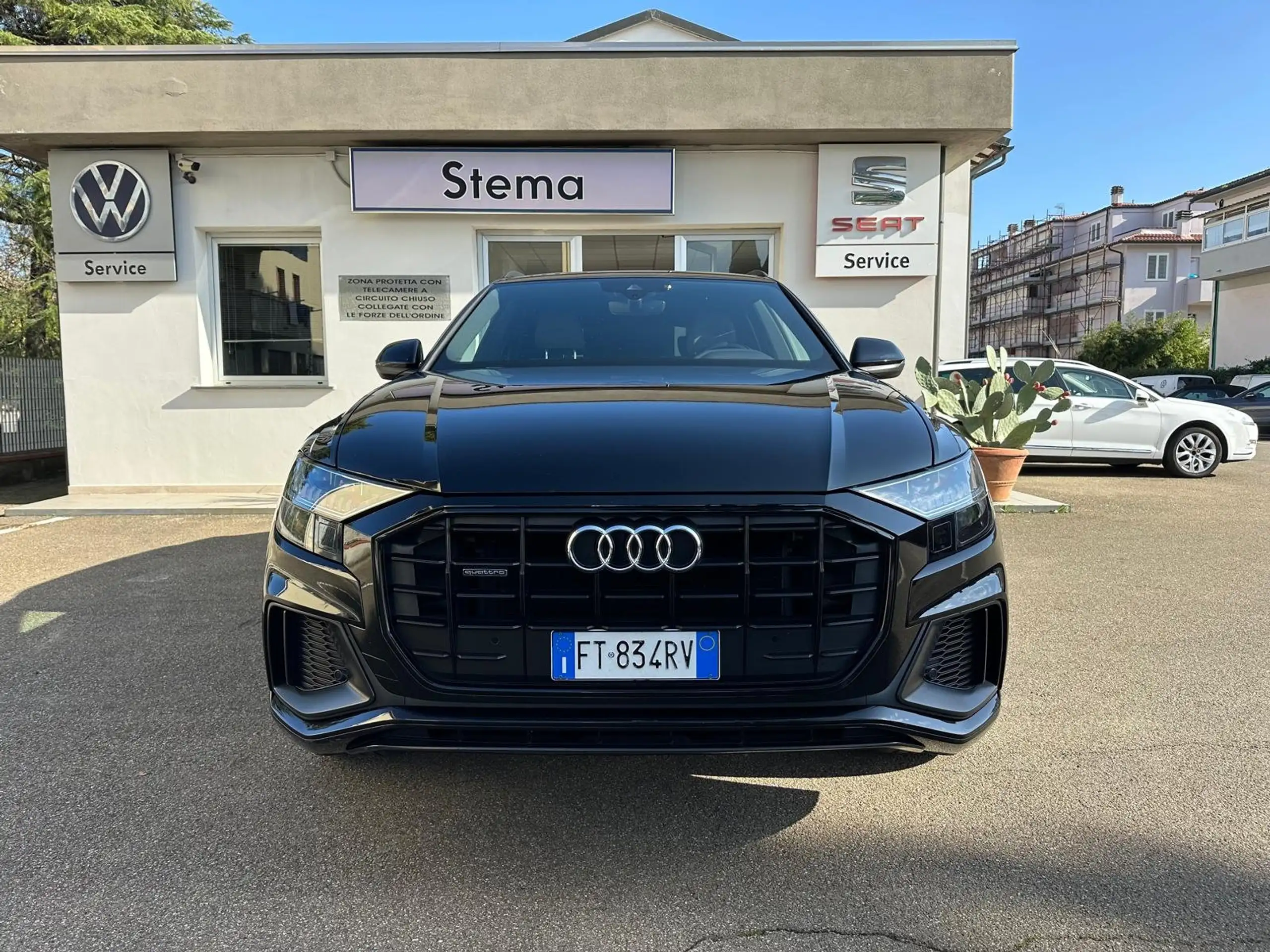 Audi - Q8