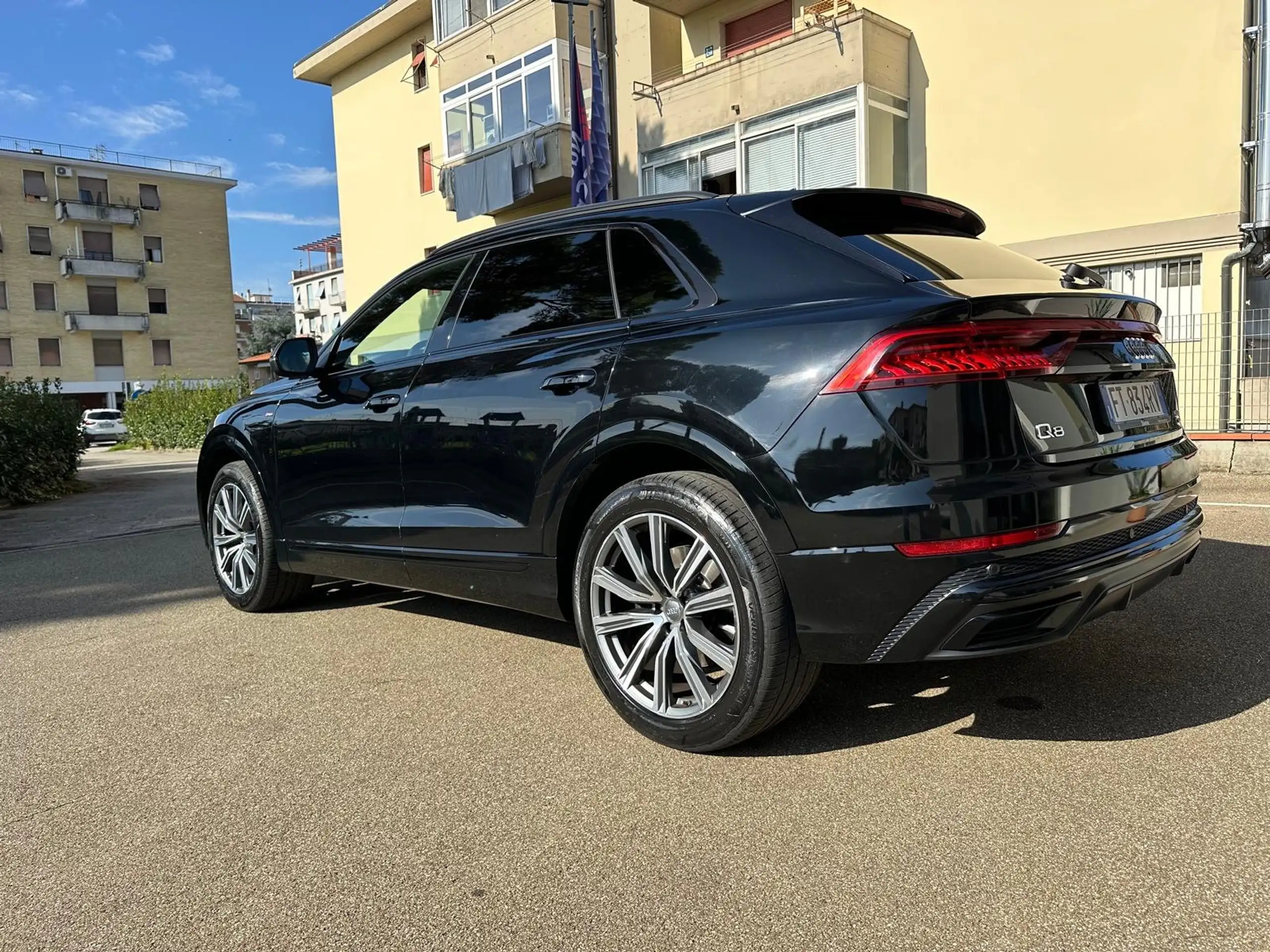 Audi - Q8