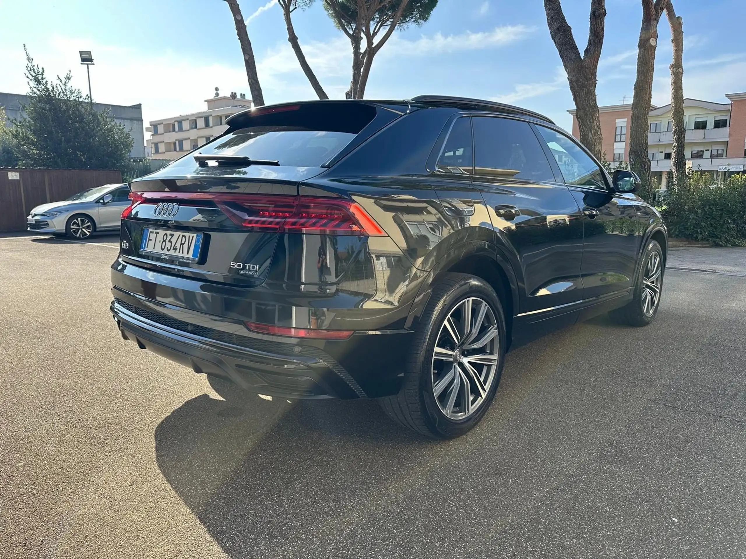 Audi - Q8