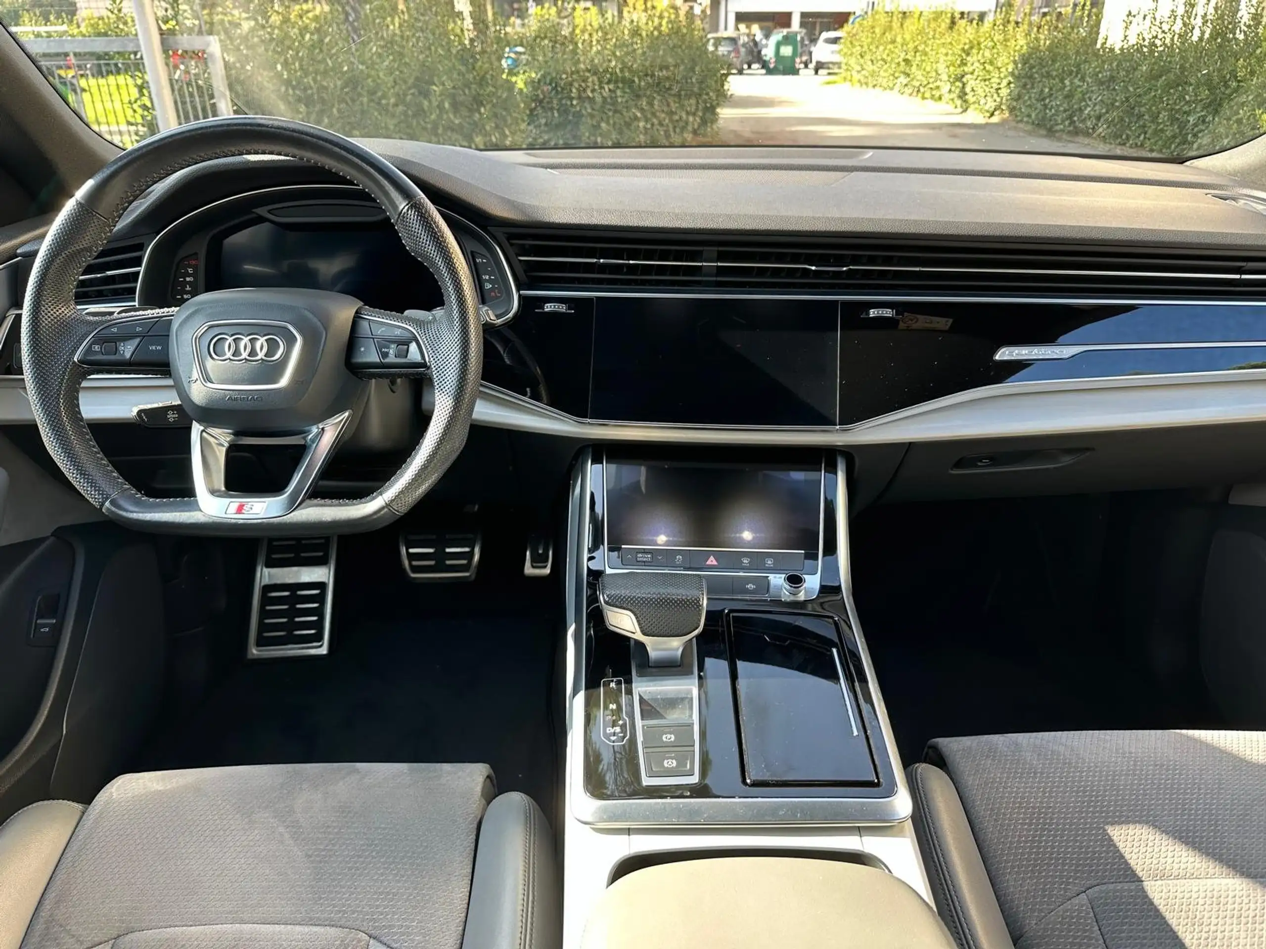 Audi - Q8